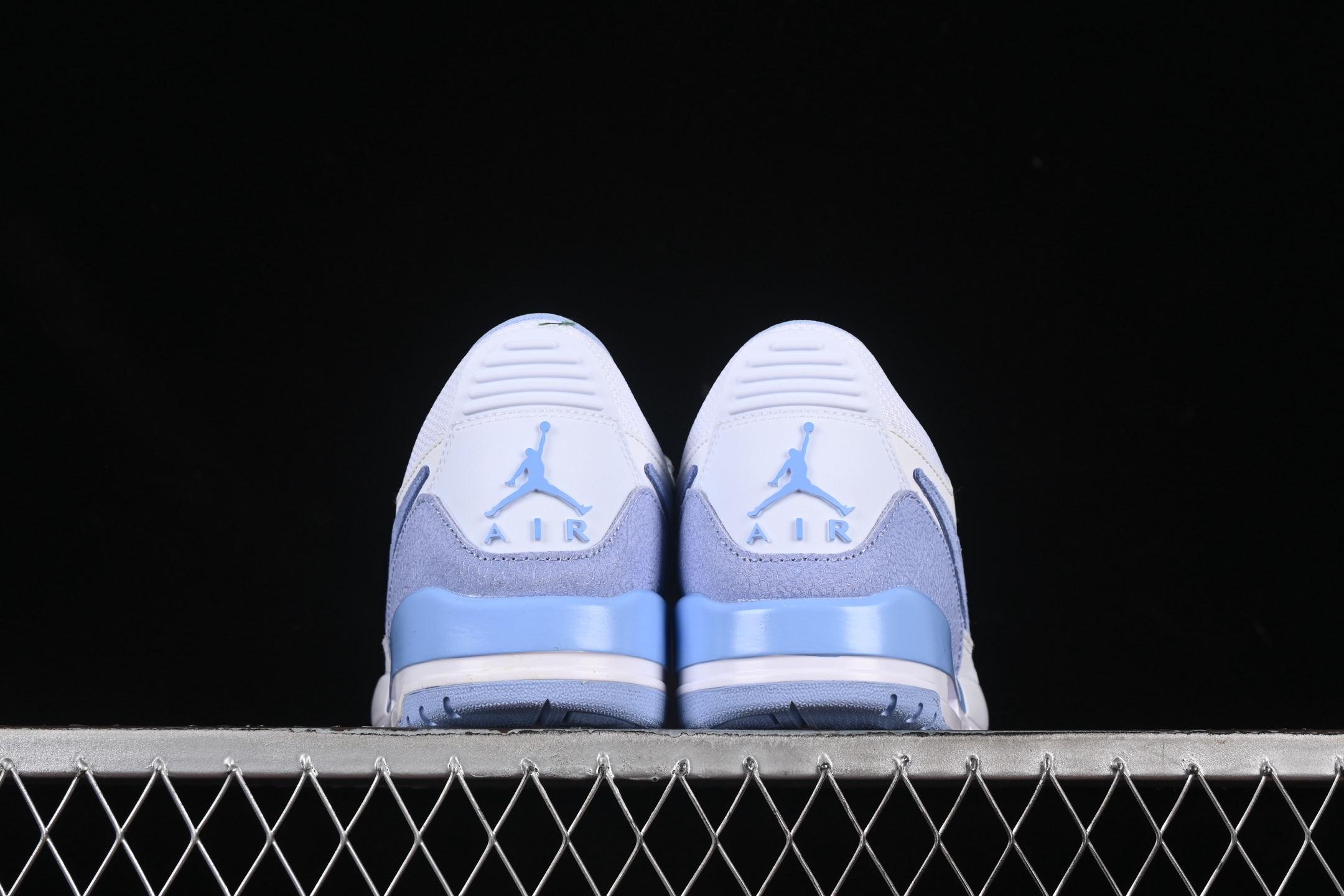 💰200真标💰240公司级💰280纯原
Air Jordan Legacy 312 Low AJ312 乔312 头层 魔术贴三合一板鞋 FQ7827-104
尺码:36 36.5 37.5 38 38.5 39 40 40.5 41 42 42.5 43 44 44.5 45 46 ZZC3