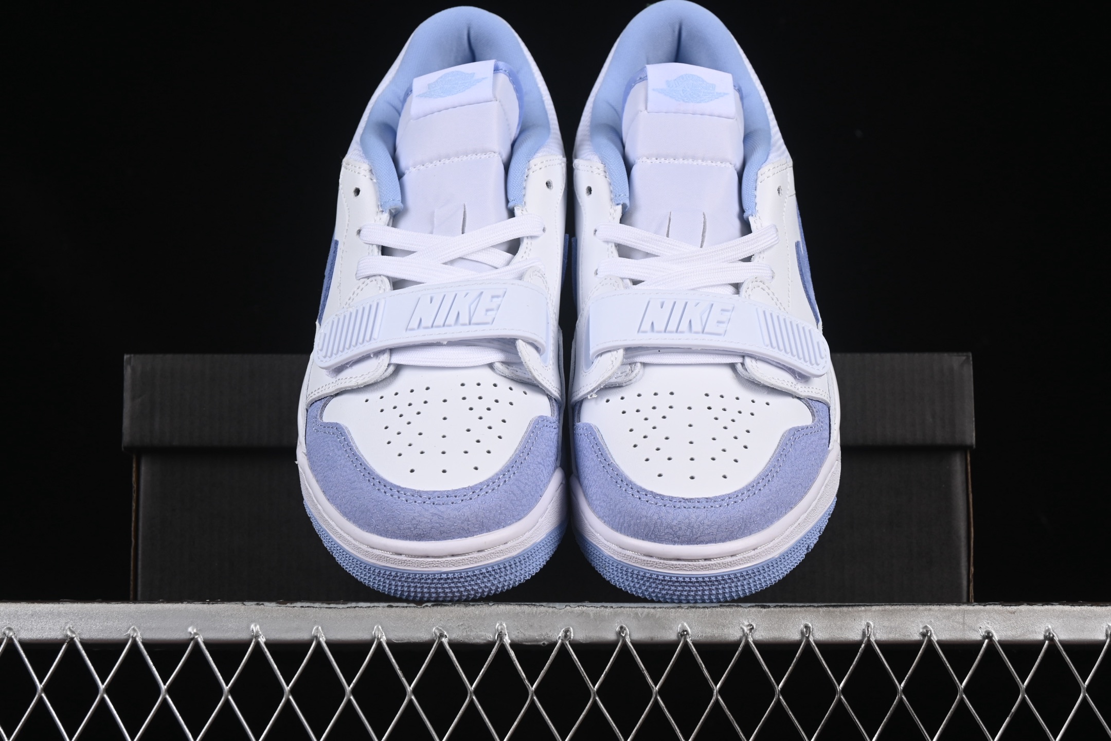 💰200真标💰240公司级💰280纯原
Air Jordan Legacy 312 Low AJ312 乔312 头层 魔术贴三合一板鞋 FQ7827-104
尺码:36 36.5 37.5 38 38.5 39 40 40.5 41 42 42.5 43 44 44.5 45 46 ZZC3