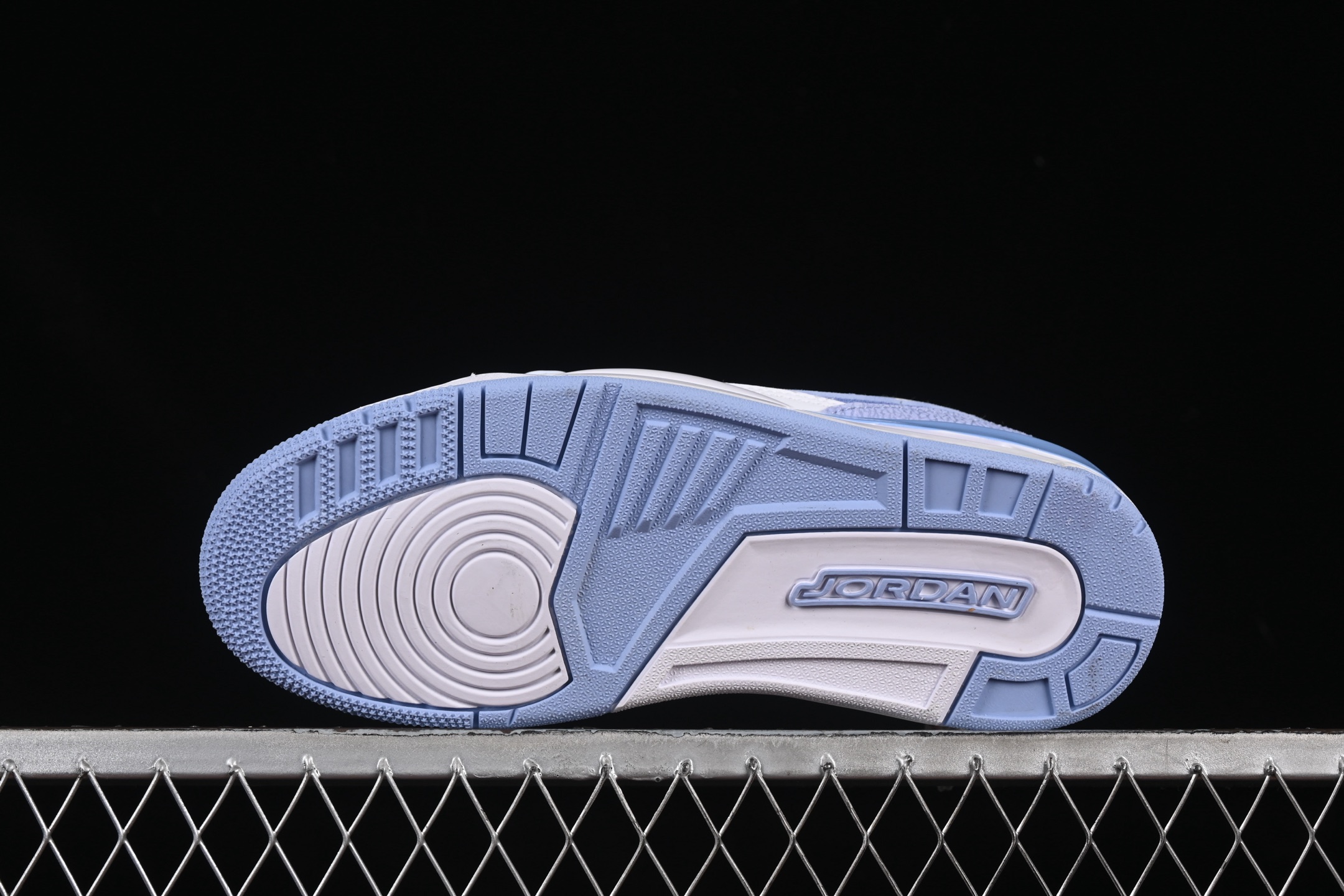 💰200真标💰240公司级💰280纯原
Air Jordan Legacy 312 Low AJ312 乔312 头层 魔术贴三合一板鞋 FQ7827-104
尺码:36 36.5 37.5 38 38.5 39 40 40.5 41 42 42.5 43 44 44.5 45 46 ZZC3