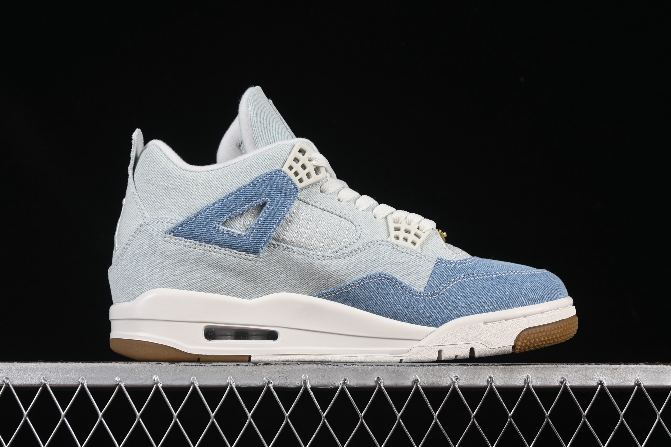💰380纯原
Air Jordan 4 Denim "Worn Blue" AJ4 乔4水洗丹宁 IB6716-100
#整双鞋采用深浅双色水洗丹宁面料覆盖鞋身,刻意保留粗犷车缝线与毛边做旧细节,营造自然磨损的复古韵味。
尺码:36 36.5 37.5 38 38.5 39 40 40.5 41 42 42.5 43 44 44.5 45 46 47.5 48.5 LTE5