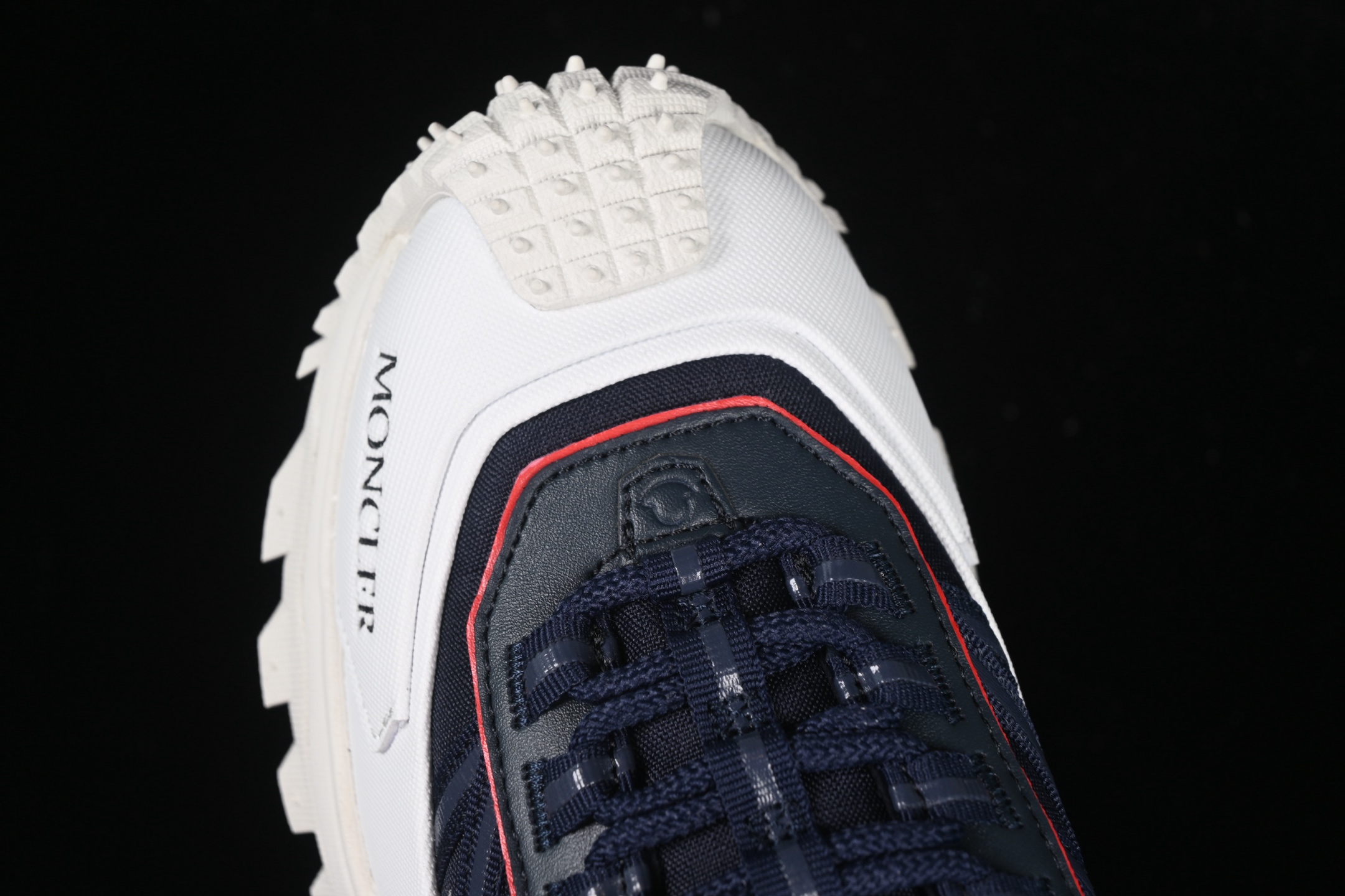 💰480纯原
Moncler 盟可睐/蒙口 Trailgrip GTX 抗撕裂材质山地户外鞋 M00150M6291
#鞋身采用Cordura防撕裂尼龙/Gore-Tex防水材质 中底内置全掌碳板 支撑性能拉满 侧边3M反光带
#大底采用RB MD 碳板 TPU 五层分离组合 鞋底搭载Vibram外底提供超强的抓地力和防滑性能 原装大盒包装 内赠Moncler徽章防层袋一副
尺码:36 37 38 39 40 41 42 43 44 45 46 X.E5