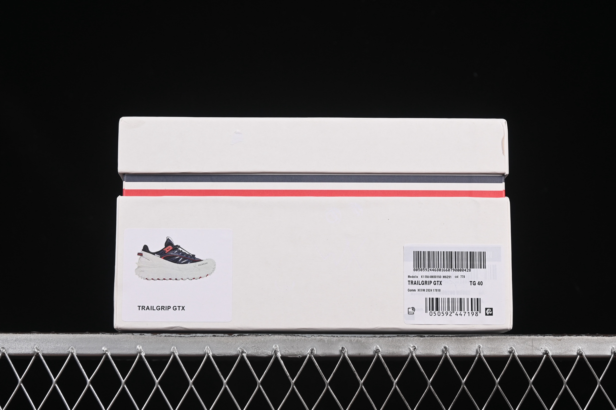 💰480纯原
Moncler 盟可睐/蒙口 Trailgrip GTX 抗撕裂材质山地户外鞋 M00150M6291
#鞋身采用Cordura防撕裂尼龙/Gore-Tex防水材质 中底内置全掌碳板 支撑性能拉满 侧边3M反光带
#大底采用RB MD 碳板 TPU 五层分离组合 鞋底搭载Vibram外底提供超强的抓地力和防滑性能 原装大盒包装 内赠Moncler徽章防层袋一副
尺码:36 37 38 39 40 41 42 43 44 45 46 X.E5