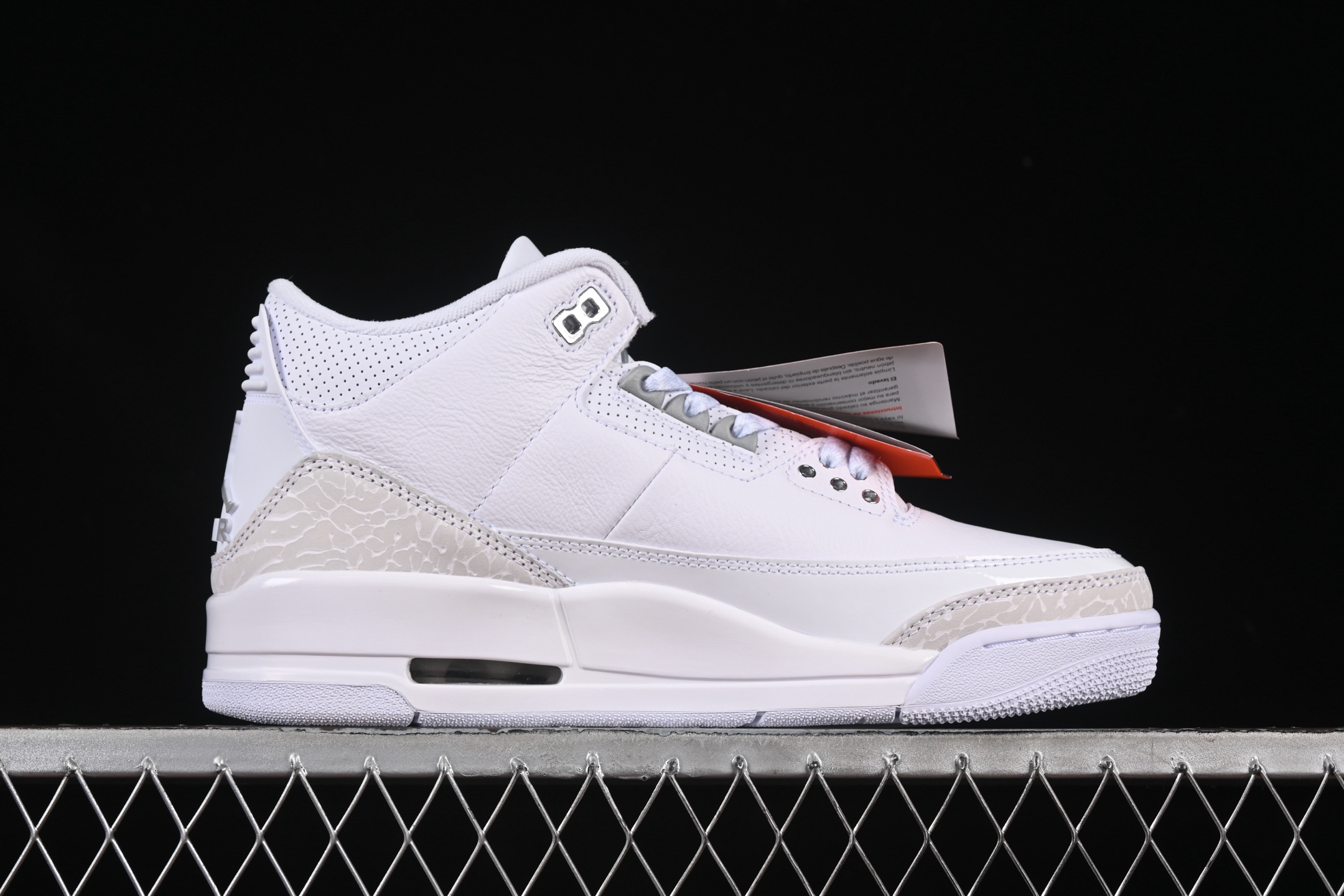 💰520顶级
Air Jordan 3 Retro "Pure Money" AJ3 乔3复刻白猫 CT8532-111
#大厂出品 原楦原纸板 细节如图所 客供原厂材料开发 极致一眼正品既视感 细节如图所
尺码:36 36.5 37.5 38 38.5 39 40 40.5 41 42 42.5 43 44 44.5 45 46 47.5 B.G7