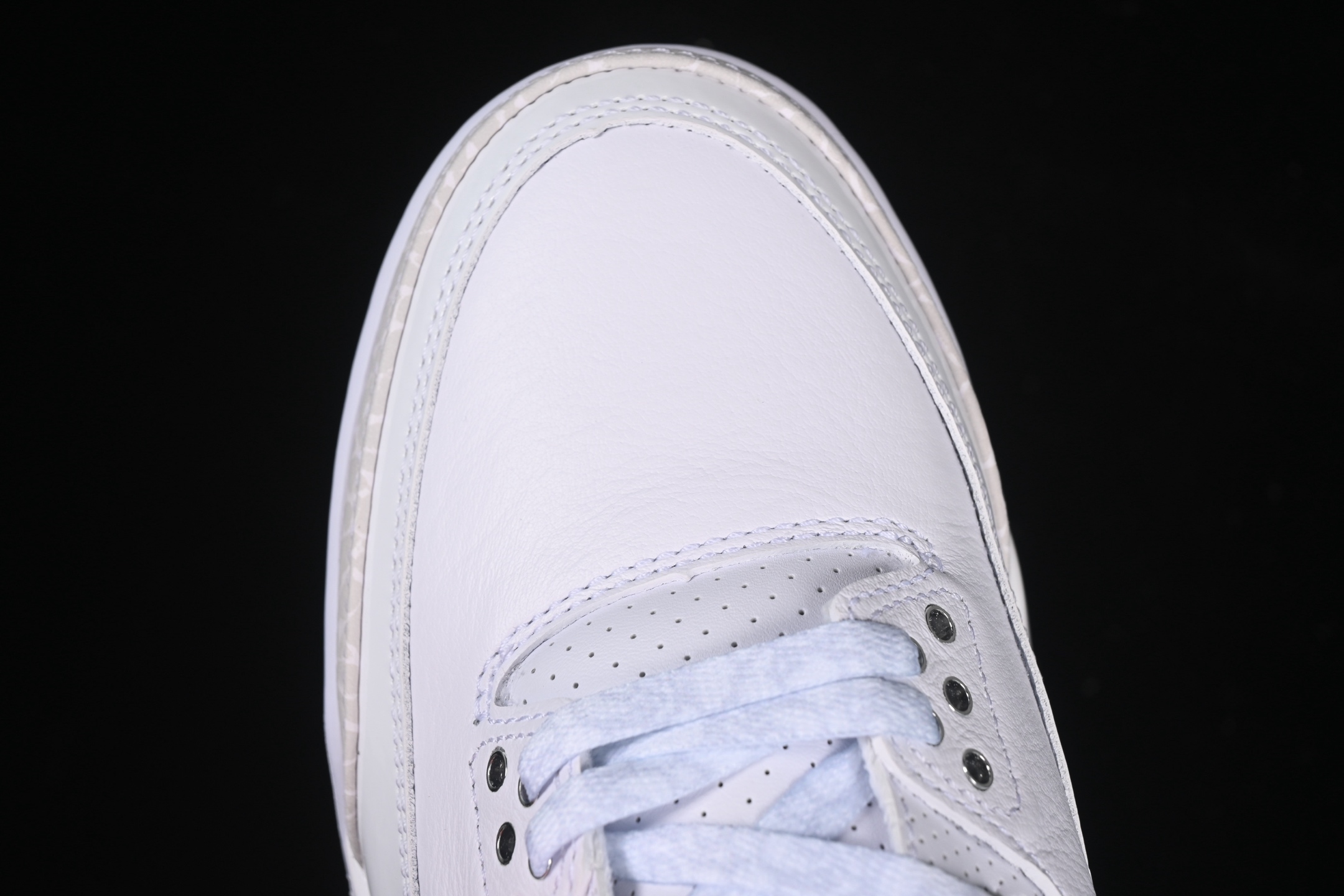 💰520顶级
Air Jordan 3 Retro "Pure Money" AJ3 乔3复刻白猫 CT8532-111
#大厂出品 原楦原纸板 细节如图所 客供原厂材料开发 极致一眼正品既视感 细节如图所
尺码:36 36.5 37.5 38 38.5 39 40 40.5 41 42 42.5 43 44 44.5 45 46 47.5 B.G7