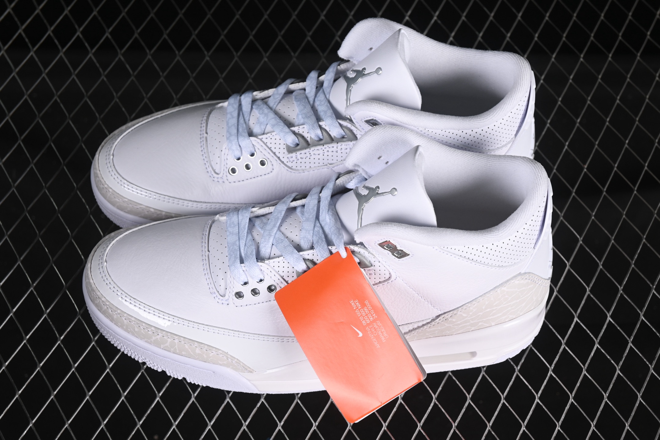 💰520顶级
Air Jordan 3 Retro "Pure Money" AJ3 乔3复刻白猫 CT8532-111
#大厂出品 原楦原纸板 细节如图所 客供原厂材料开发 极致一眼正品既视感 细节如图所
尺码:36 36.5 37.5 38 38.5 39 40 40.5 41 42 42.5 43 44 44.5 45 46 47.5 B.G7