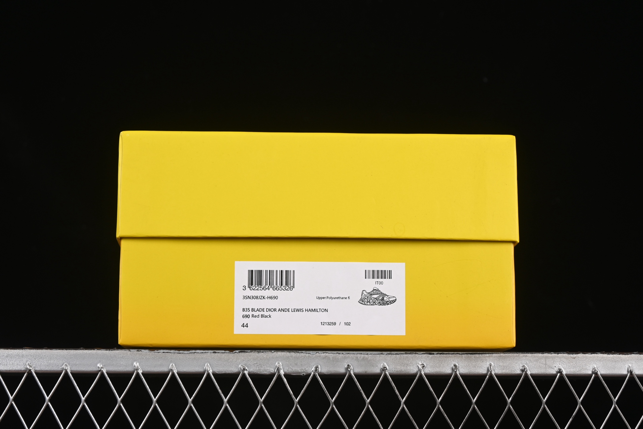 💰280纯原
Dior B35 NXXT 迪奥圆头系带低帮休闲运动鞋 H690
#采用轻盈的橡胶精心制作 饰以曲纹藤格纹 Cosmo图案 重新诠释经典设计 镂空设计搭配橡胶内底若隐若现 呈现鲜明的对比效果 抽绳开合搭配孔眼和 CD Diamond 抽绳锁提升格调 彰显运动风范
尺码:39 40 41 42 43 44 45 AJD4