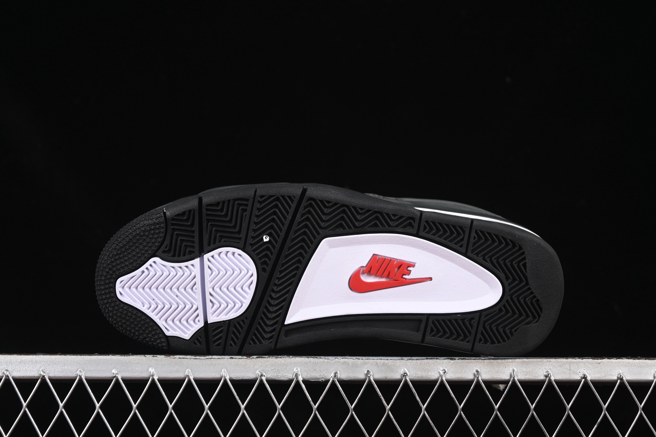 💰520顶级
Air Jordan 4 "Remastered" AJ4 乔4 低帮复古篮球鞋 HF4334-004
#大厂出品 原楦原纸板 细节如图所 客供原厂材料开发 极致一眼正品既视感 细节如图所
尺码：40 40.5 41 42 42.5 43 44 44.5 45 46 47.5 B.G7