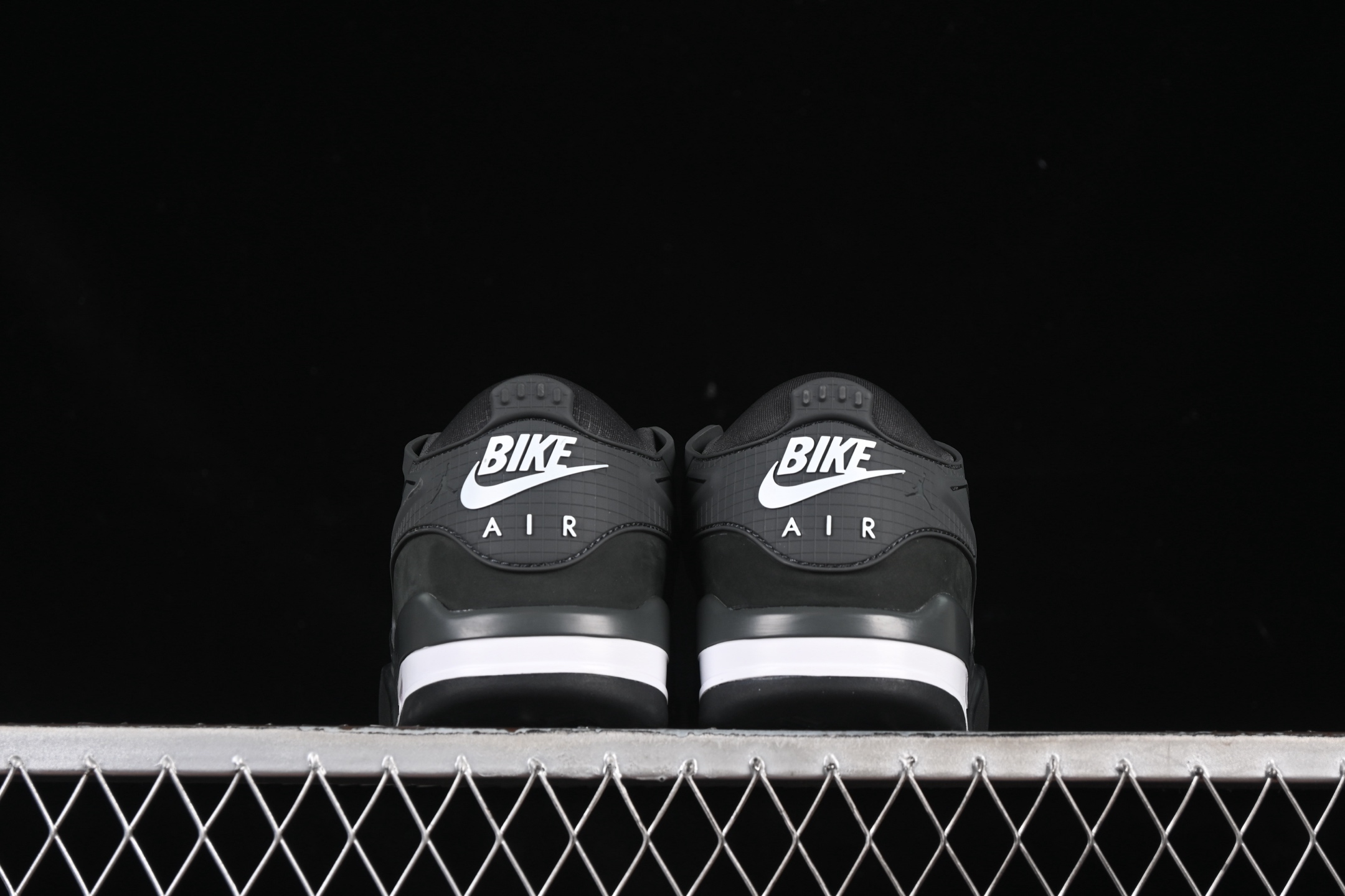 💰520顶级
Air Jordan 4 "Remastered" AJ4 乔4 低帮复古篮球鞋 HF4334-004
#大厂出品 原楦原纸板 细节如图所 客供原厂材料开发 极致一眼正品既视感 细节如图所
尺码：40 40.5 41 42 42.5 43 44 44.5 45 46 47.5 B.G7