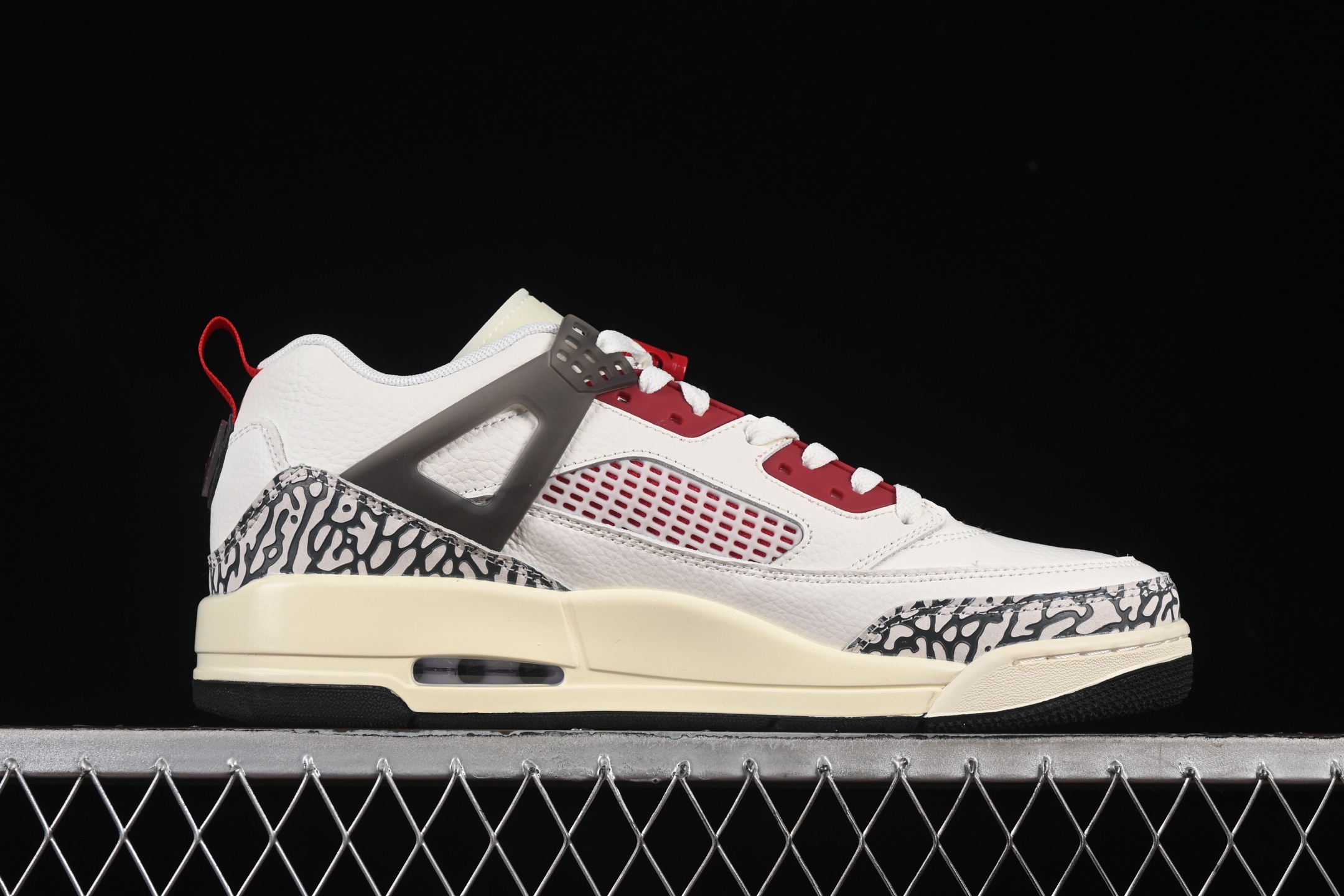 💰300纯原
Jordan Spizike Low AJ 乔丹合体元素 复古蓝配色 文化休闲板鞋 FQ1759-116
#整双鞋在 Air Jordan 5 Low 廓形的基础上,通过加入 AJ3 的爆裂纹和鞋底设计、AJ6 的鞋舌和鞋带束扣、AJ4 的鞋侧三角稳定贴片和鞋带孔等,
尺码:36 36.5 37.5 38 38.5 39 40 40.5 41 42 42.5 43 44 44.5 45 46 47.5 ZZD4