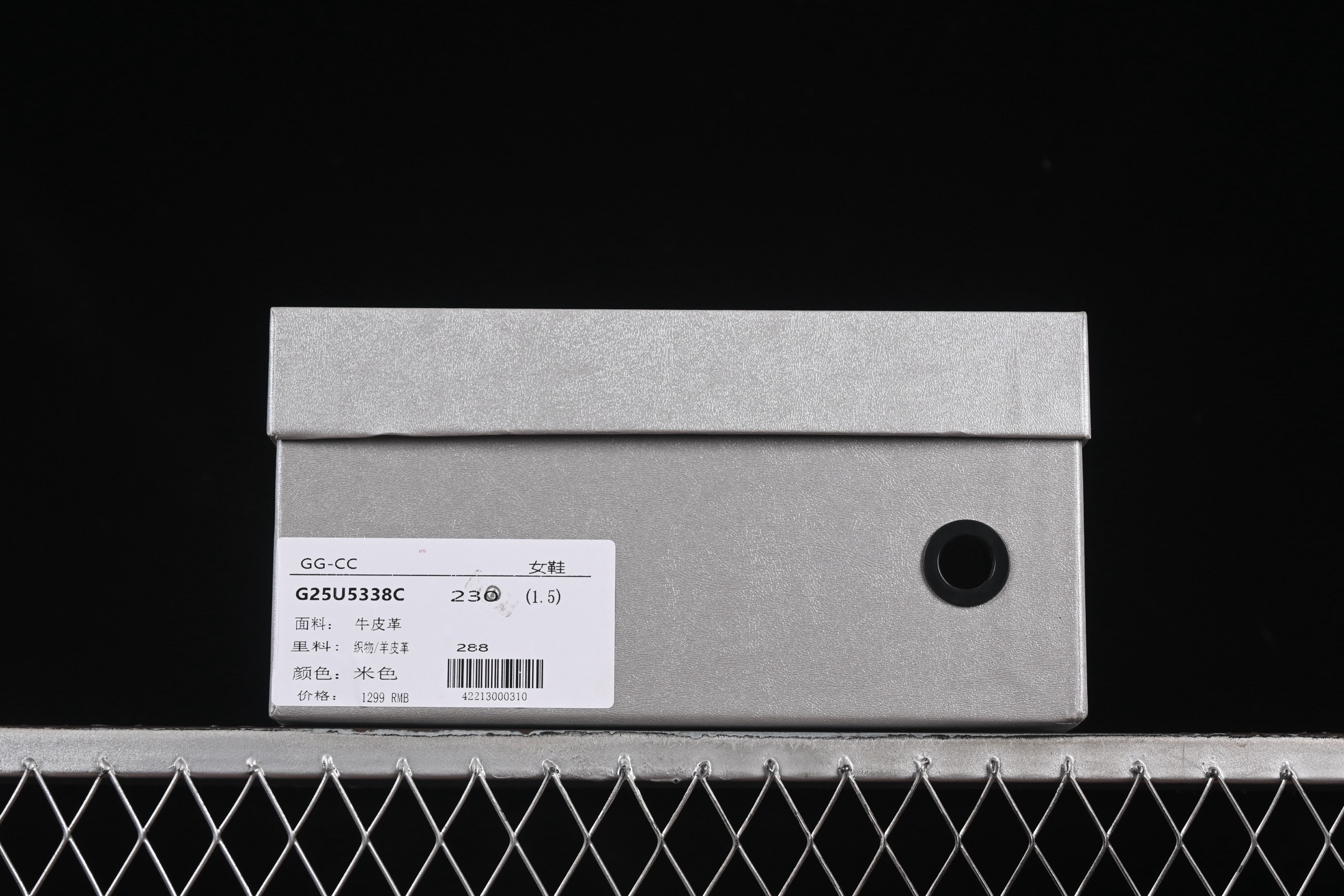💰260纯原
GG-CC 明星同款 厚底休闲运动跑步鞋 G25U5338C
#广东大厂出品 时髦look轻松定格 不费力展现率性氛围 大长腿既视感轻松拿捏
尺码：35 36 37 38 39 40 AJD4
