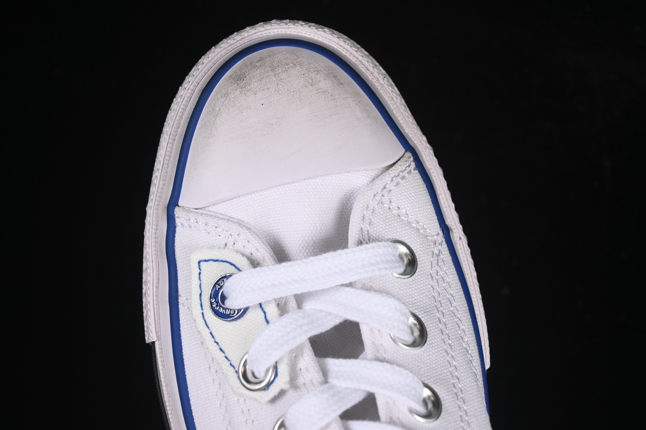 💰160纯原
Ader Error x Converse 联名款低帮休闲板鞋 A14289C
#白色帆布鞋面搭配帆布覆层，特殊图案印花衬里，抛光做旧效果鞋边胶条和鞋头，右鞋头印有“the new”，左鞋头印有“not new”，鞋垫印有联名款标志，特殊定制版联名款后跟标，透明大底可见 ADER ERROR 的标志性白色图案，可替换鞋带印有 ADER ERROR 标志性白色图案。
尺码：35 36 36.5 37 37.5 38 39 39.5 40 41 41.5 42 42.5 43 44 M.C3