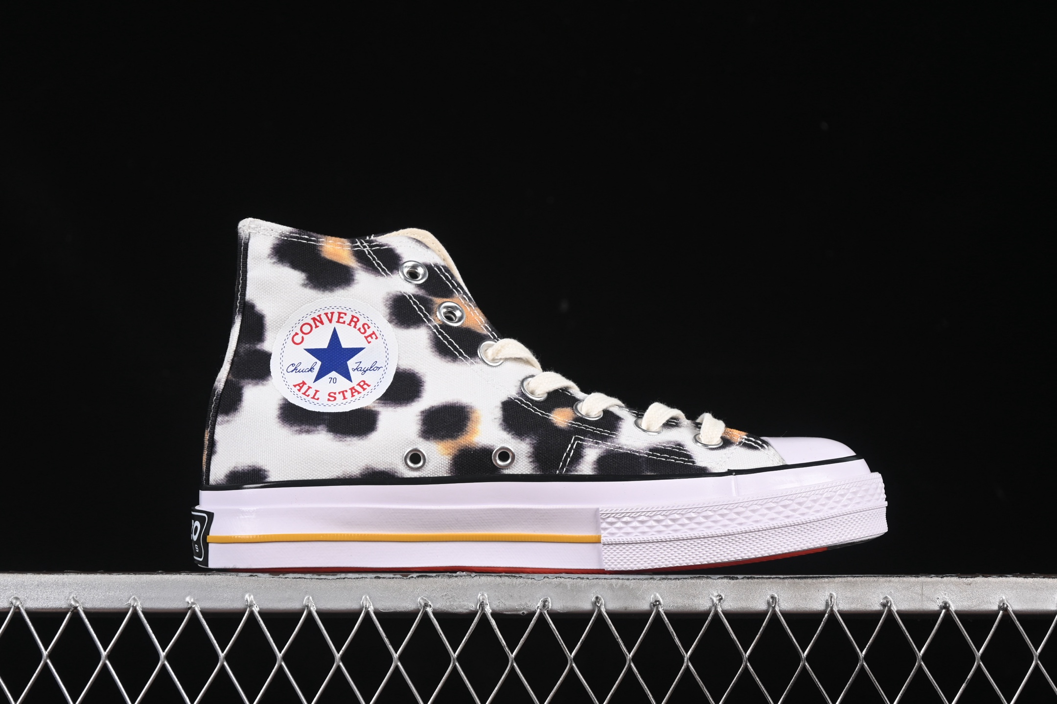 💰140纯原
Kenzo x Converse Chuck Taylor Ox Hana Leopard Cypress 联名款 米黑色高帮休闲板鞋 A14788C
尺码：35 36 36.5 37 37.5 38 39 39.5 40 41 41.5 42 42.5 43 44 M.C3