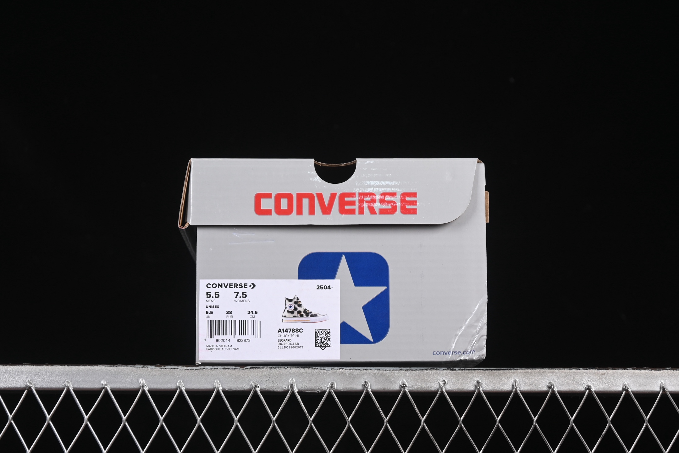 💰140纯原
Kenzo x Converse Chuck Taylor Ox Hana Leopard Cypress 联名款 米黑色高帮休闲板鞋 A14788C
尺码：35 36 36.5 37 37.5 38 39 39.5 40 41 41.5 42 42.5 43 44 M.C3