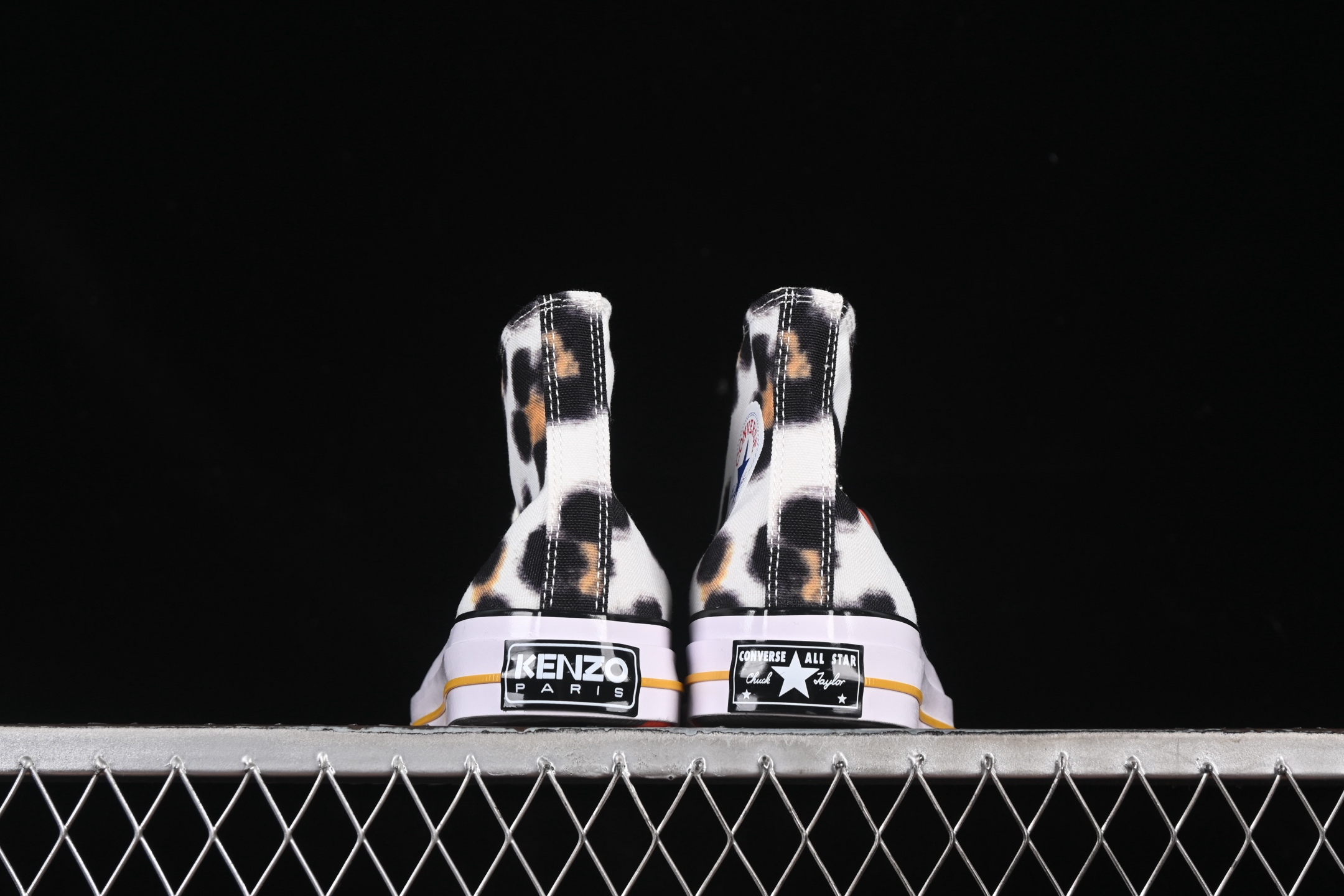 💰140纯原
Kenzo x Converse Chuck Taylor Ox Hana Leopard Cypress 联名款 米黑色高帮休闲板鞋 A14788C
尺码：35 36 36.5 37 37.5 38 39 39.5 40 41 41.5 42 42.5 43 44 M.C3