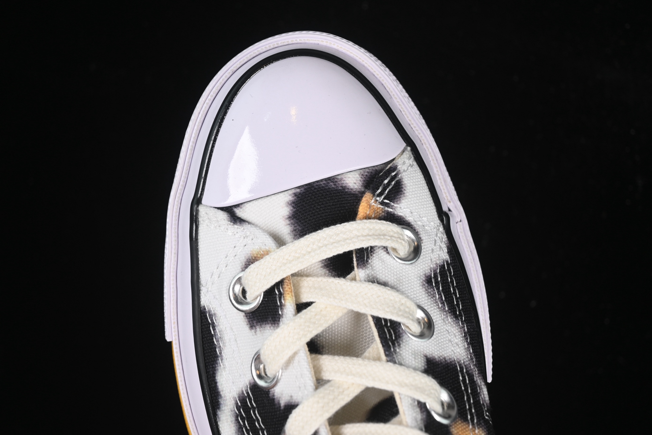 💰140纯原
Kenzo x Converse Chuck Taylor Ox Hana Leopard Cypress 联名款 米黑色高帮休闲板鞋 A14788C
尺码：35 36 36.5 37 37.5 38 39 39.5 40 41 41.5 42 42.5 43 44 M.C3