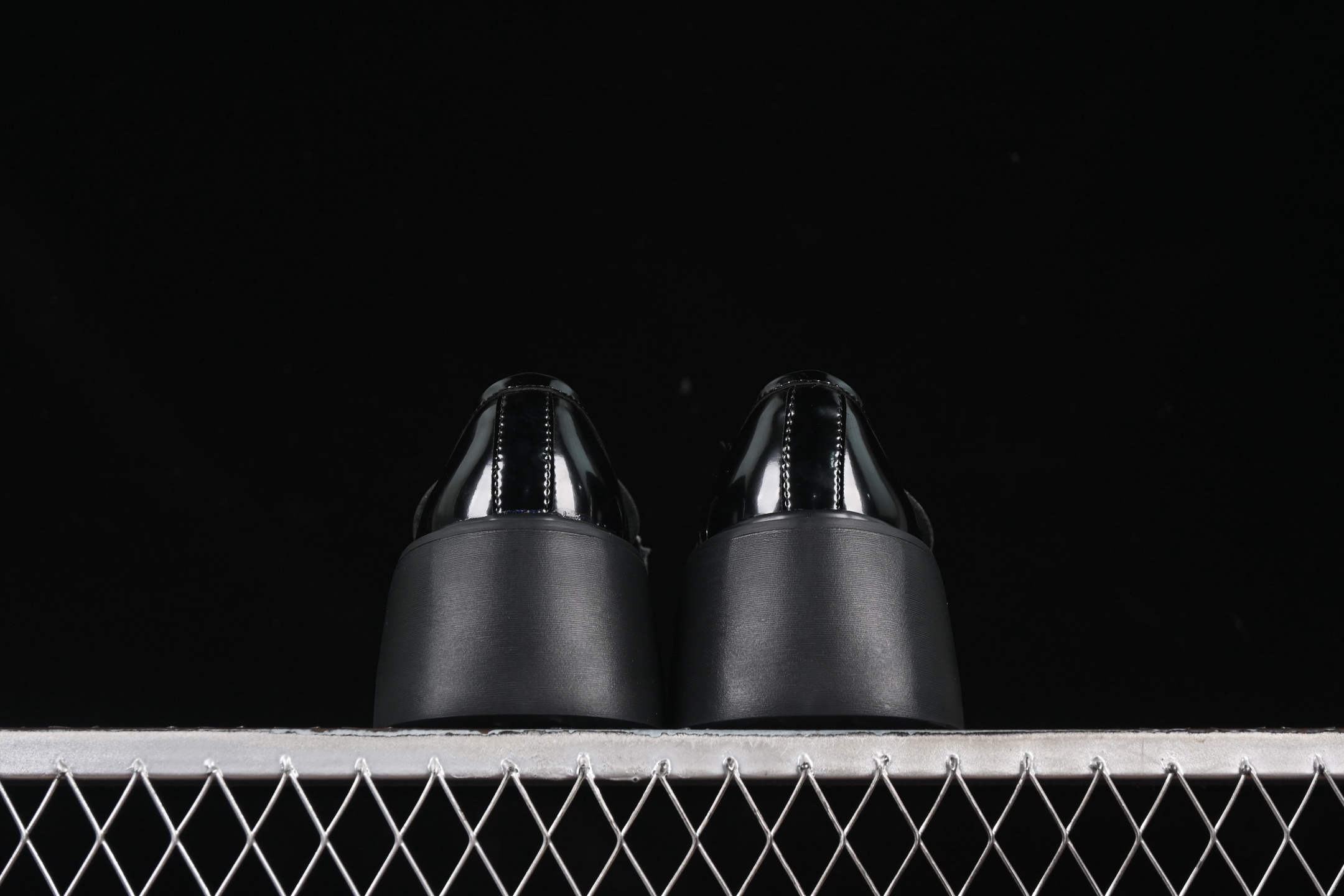 💰260纯原
 GG-CC 明星同款 厚底休闲乐福鞋 G23X5112A
#广东大厂出品 时髦look轻松定格 不费力展现率性氛围 大长腿既视感轻松拿捏
尺码：35 36 37 38 39 40 AJD4