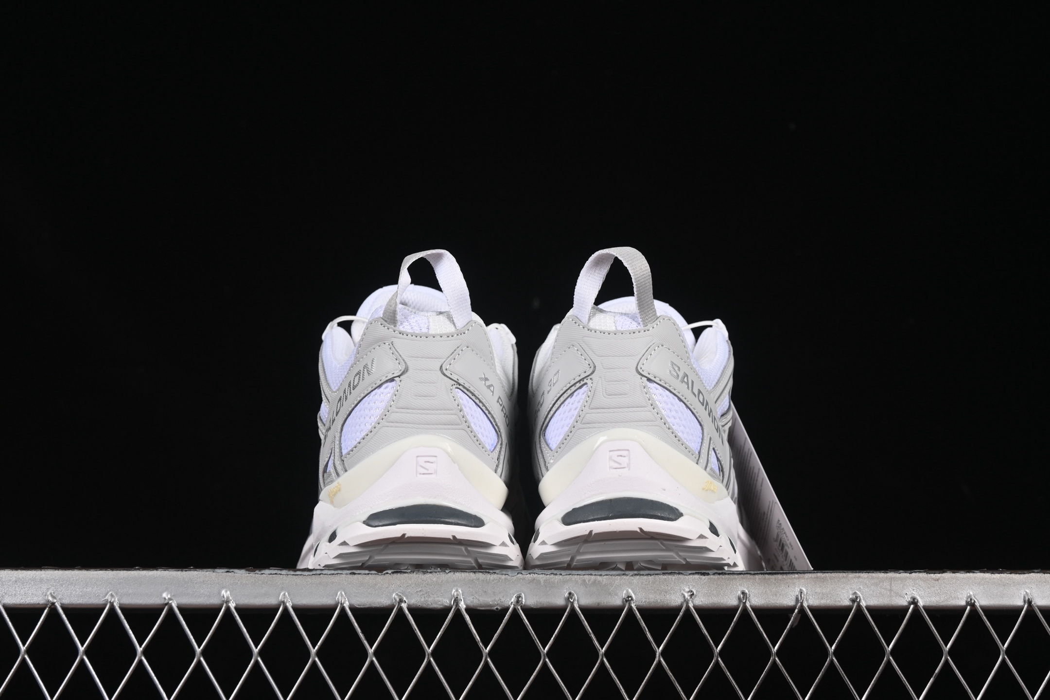 💰340纯原
Salomon XA PRO 3D 萨洛蒙户外越野跑鞋 475777-26
#鞋面采用SENSIFIT贴合技术 全方位贴合包裹脚型 鞋跟部鞋底牵引设计 提供强大的抓地性能 更适应野外崎岖不平的道路 其3D ADVANCED CHASSIS底盘 材料轻量大化 钉齿设计更具稳定性、防护性 鞋底易磨损区运用CONTAGRIP高耐磨材料 应对城市硬质路面长距离跑考验
尺码:36 36.5 37 38 38.5 39 40 40.5 41 42 42.5 43 44 44.5 45 46 AJE5