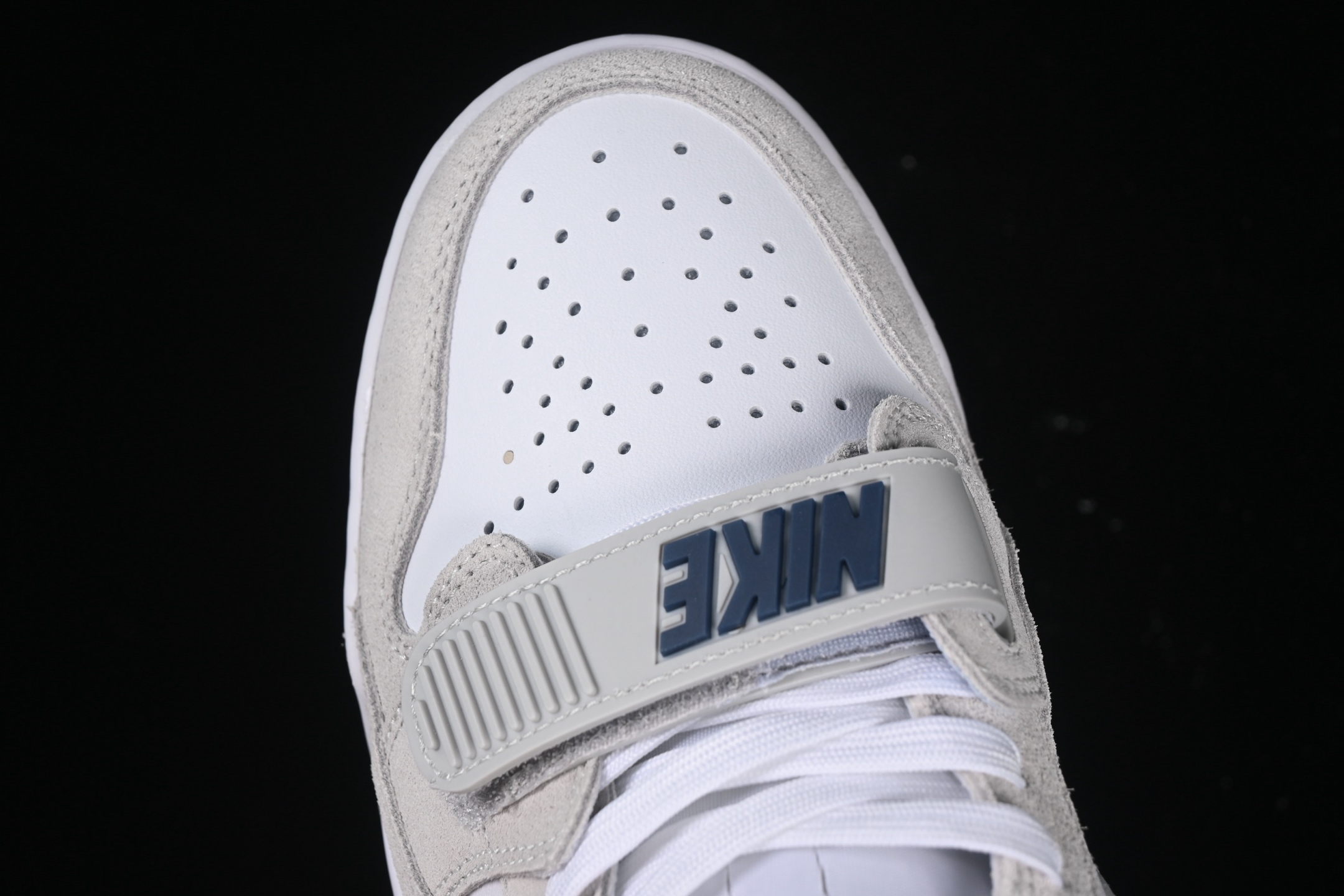 💰200真标💰240公司级💰280纯原
Air Jordan Legacy 312 Low AJ312 乔312 头层 魔术贴三合一板鞋 CD7069-124
尺码:36 36.5 37.5 38 38.5 39 40 40.5 41 42 42.5 43 44 44.5 45 46 ZZC3