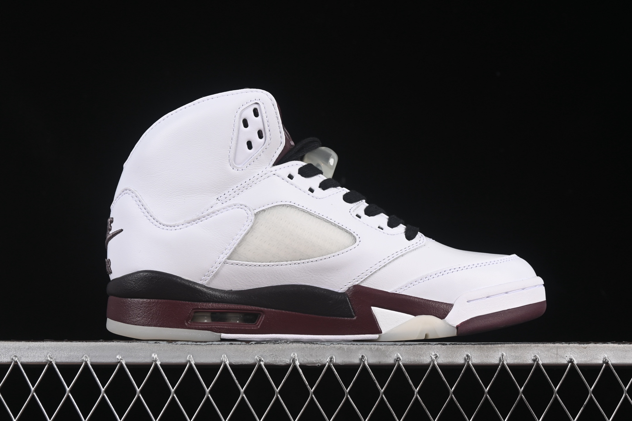💰550纯原
A Ma Maniere x Air Jordan 5 Retro "Violet Ore" AJ5 乔5 白酒红 IB1528-100
#大厂出品 原楦原纸板 细节如图所 客供原厂材料开发 极致一眼正品既视感 细节如图所
尺码:40 40.5 41 42 42.5 43 44 44.5 45 46 47.5 B.G7