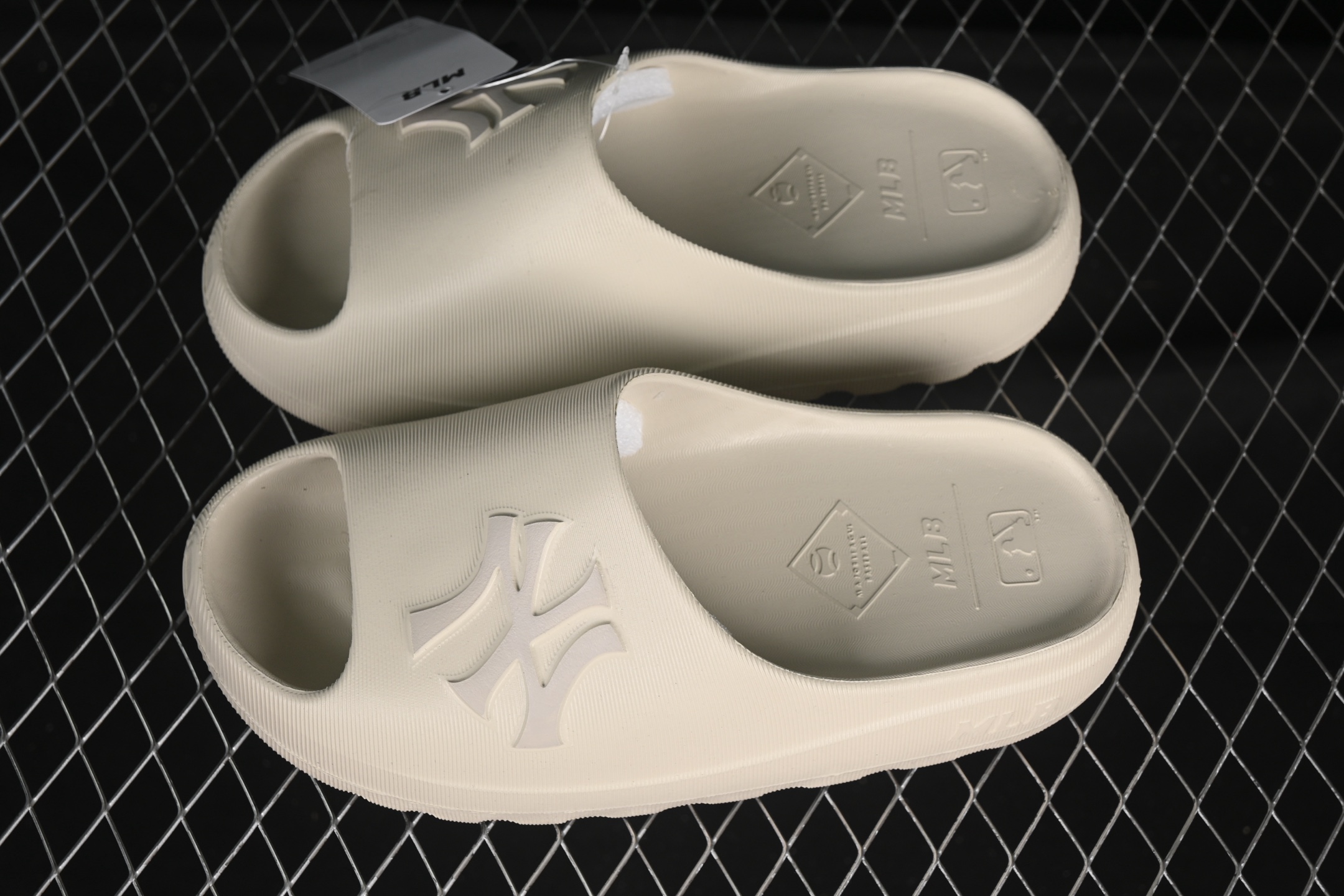 💰160纯原
NY MLB Skipper Slide 纽约洋基队 夏季休闲拖鞋 3ALPS015350IVS
尺码：35 36 36.5 37.5 38 38.5 39 40 40.5 41 42 42.5 43 44 N.C3