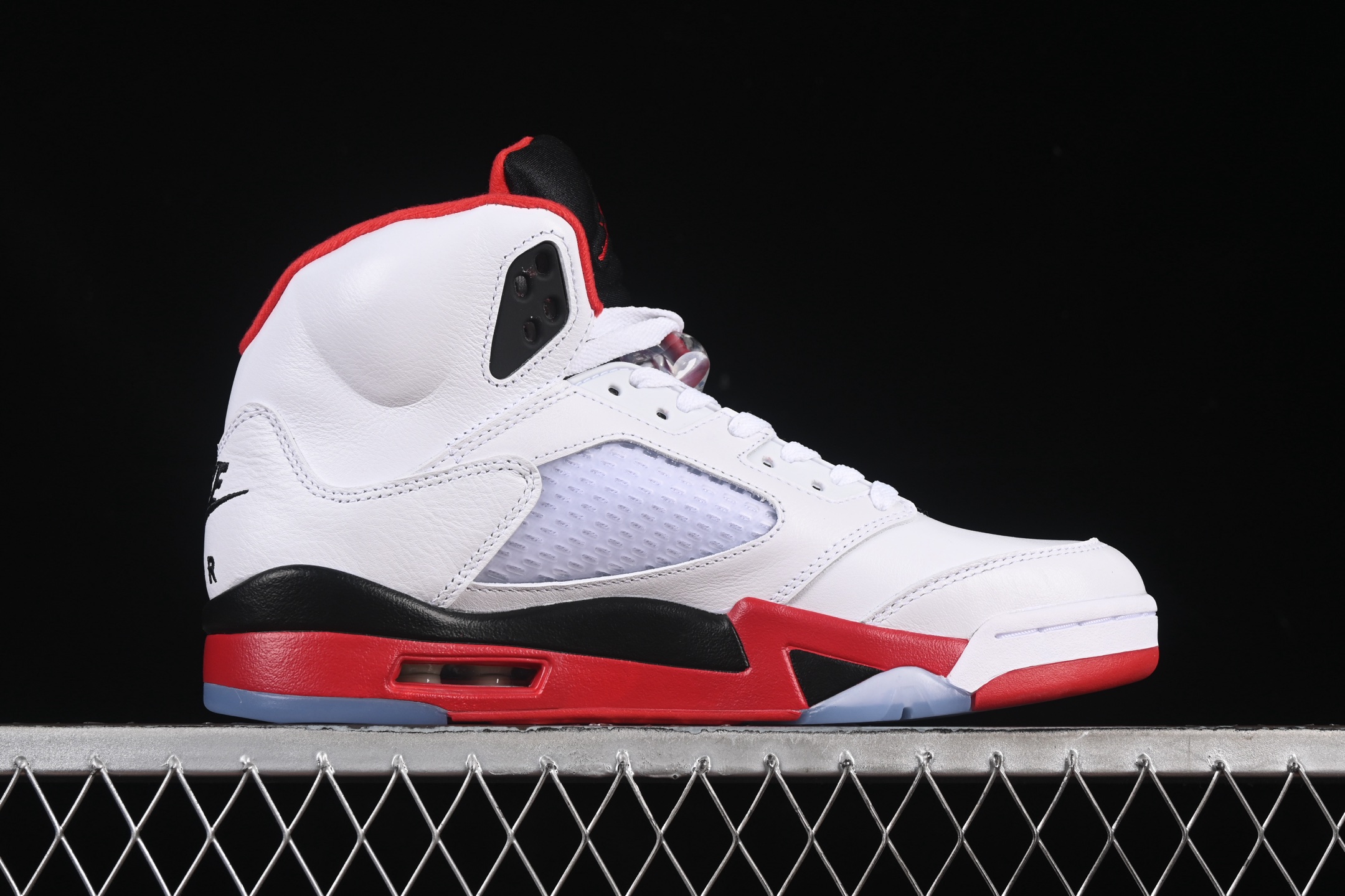 💰520纯原
 Air Jordan 5 Retro "Fire Red Black Tongue" AJ5 乔5流川枫 火焰红 篮球鞋 HQ7978-101
#大厂出品 原楦原纸板 细节如图所 客供原厂材料开发 极致一眼正品既视感 细节如图所
尺码：40 40.5 41 42 42.5 43 44 44.5 45 46 47.5 B.G7