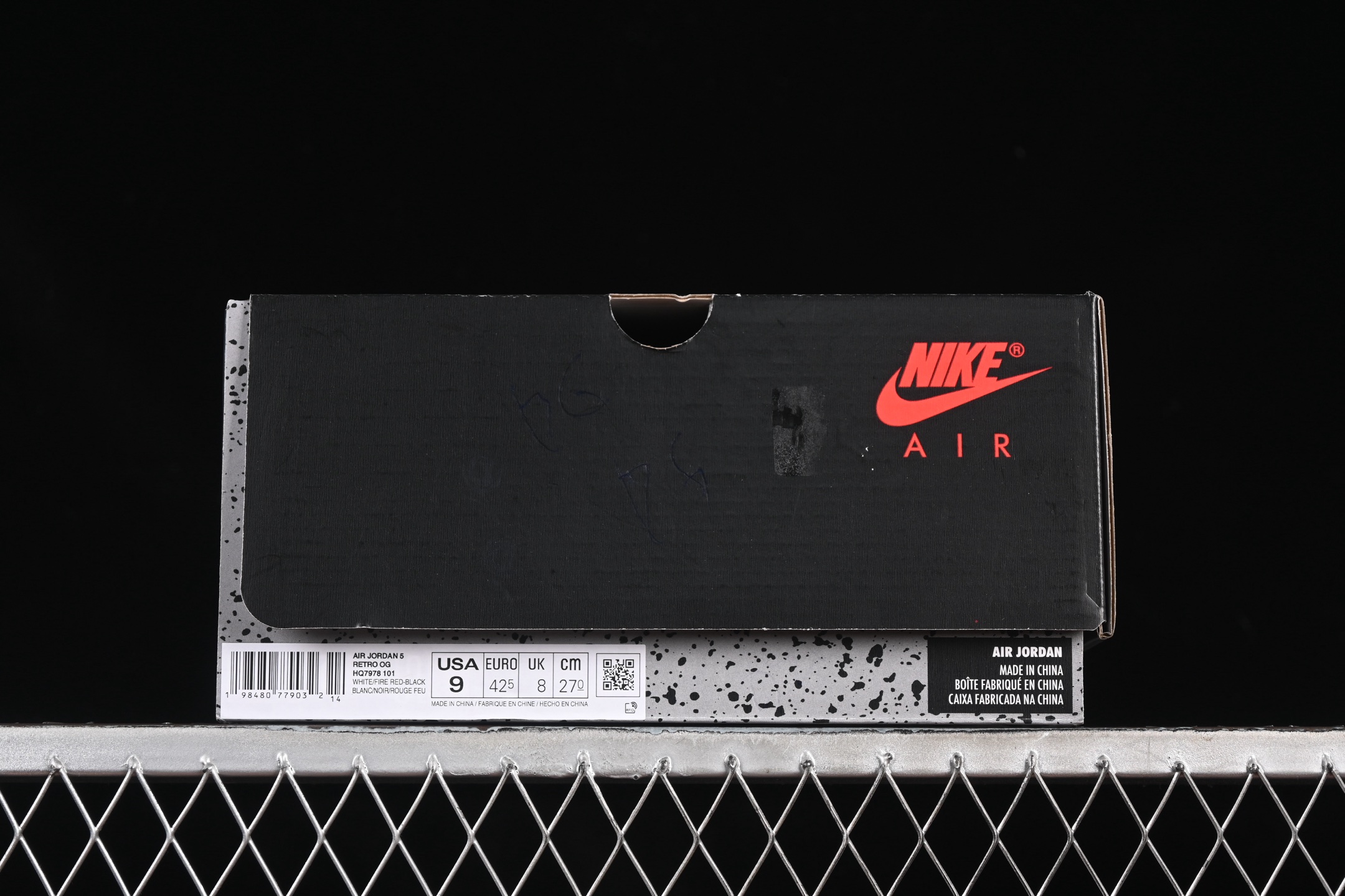 💰520纯原
 Air Jordan 5 Retro "Fire Red Black Tongue" AJ5 乔5流川枫 火焰红 篮球鞋 HQ7978-101
#大厂出品 原楦原纸板 细节如图所 客供原厂材料开发 极致一眼正品既视感 细节如图所
尺码：40 40.5 41 42 42.5 43 44 44.5 45 46 47.5 B.G7