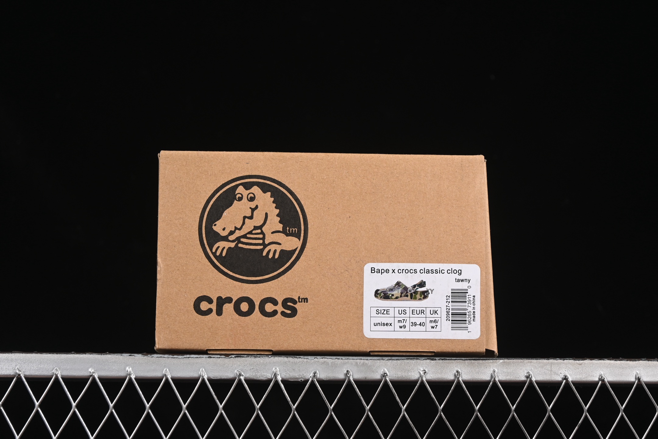  Bape x Crocs Classic Clog 卡骆驰猿人头联名迷彩印花舒适百搭洞洞鞋
尺码：M