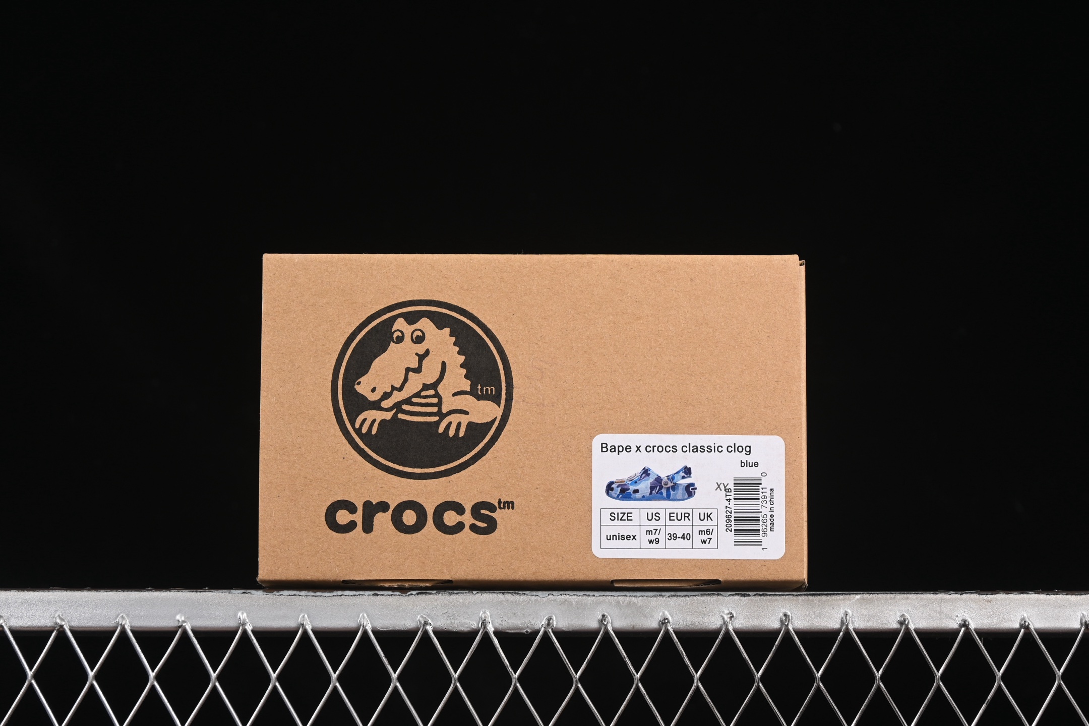  Bape x Crocs Classic Clog 卡骆驰猿人头联名迷彩印花舒适百搭洞洞鞋
尺码：M