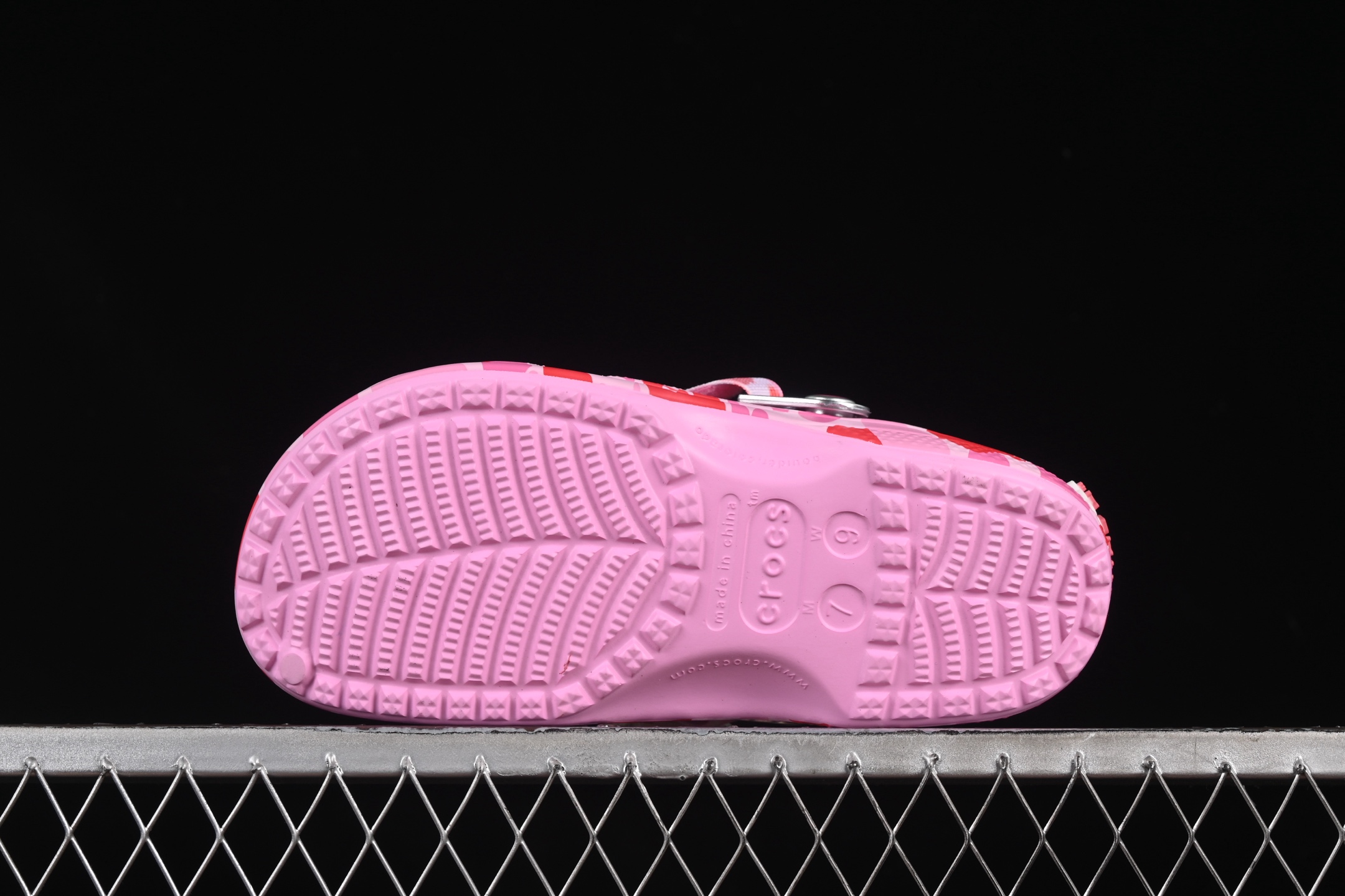  Bape x Crocs Classic Clog 卡骆驰猿人头联名迷彩印花舒适百搭洞洞鞋
尺码：M