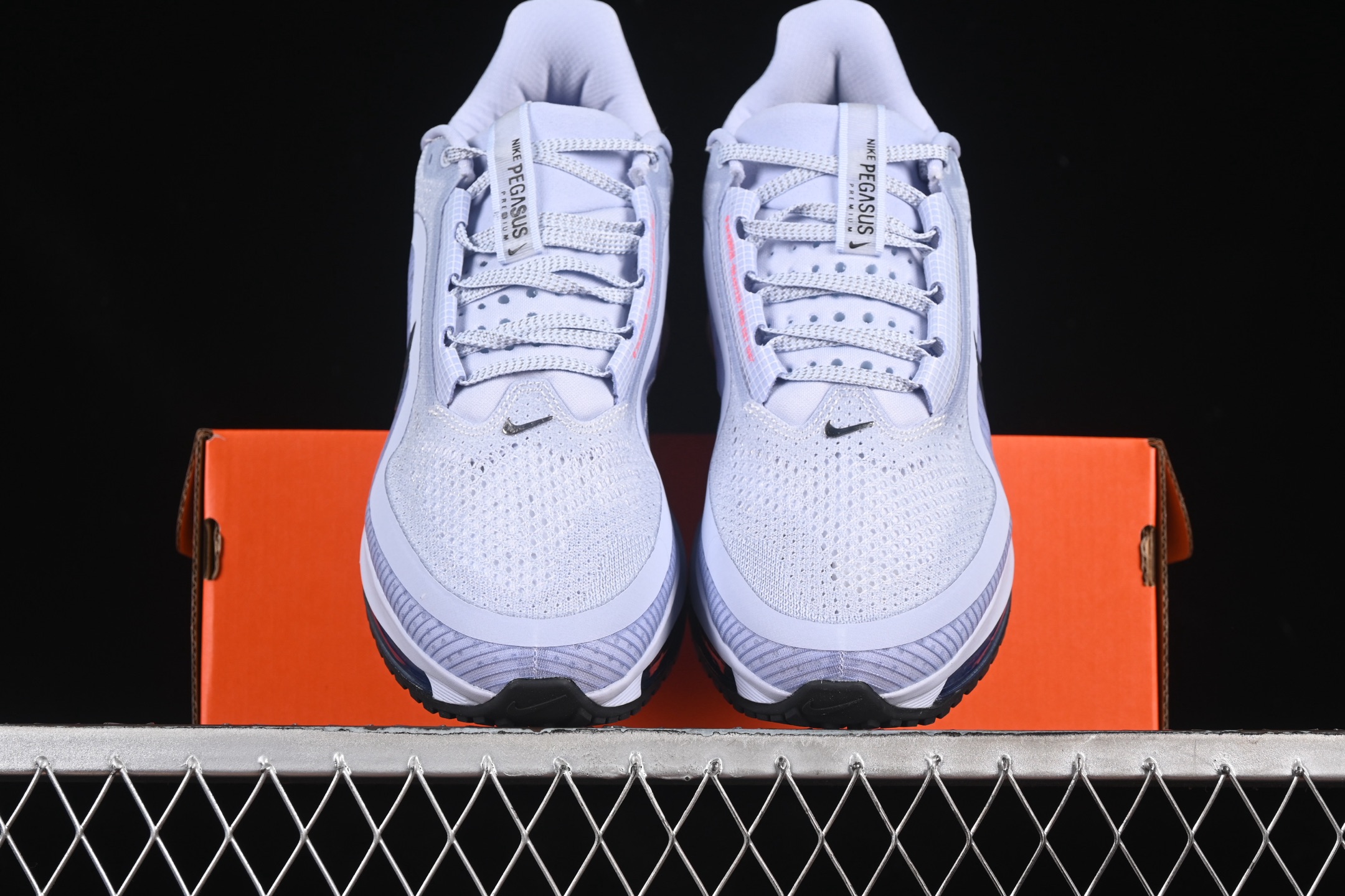 💰300纯原
Nike Air Zoom Pegasus Premium 耐克网面全掌气垫缓震跑鞋 HQ2592-004
#全掌可见的Air Zoom首次在Pegasus系列中出现，模仿了Vaporfly的碳板曲线，增强了跑步时的流畅过渡。
尺码：35.5 36 36.5 37.5 38 38.5 39 40 40.5 41 42 42.5 43 44 44.5 45 46 AJD4