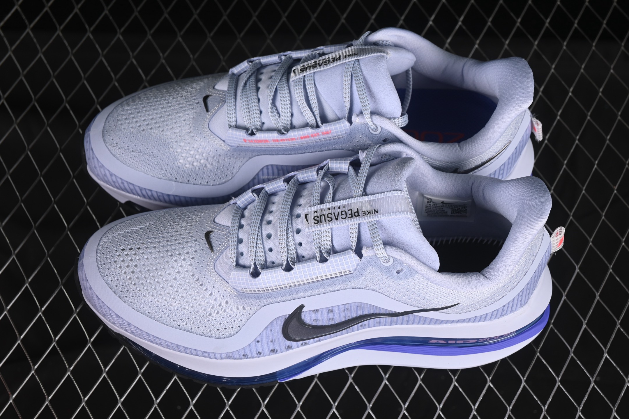 💰300纯原
Nike Air Zoom Pegasus Premium 耐克网面全掌气垫缓震跑鞋 HQ2592-004
#全掌可见的Air Zoom首次在Pegasus系列中出现，模仿了Vaporfly的碳板曲线，增强了跑步时的流畅过渡。
尺码：35.5 36 36.5 37.5 38 38.5 39 40 40.5 41 42 42.5 43 44 44.5 45 46 AJD4