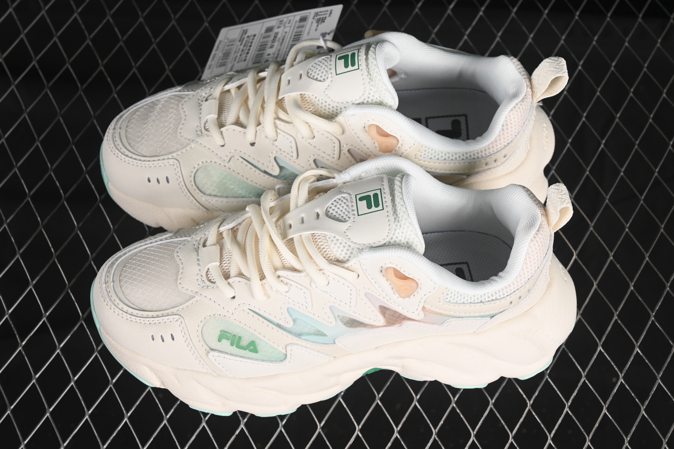💰220纯原
Fila Fusion 蕨草2.0 斐乐潮牌休闲老爹鞋 F12W531101FGC
尺码：35.5 36 36.5 37.5 38 38.5 39 40 XMC3