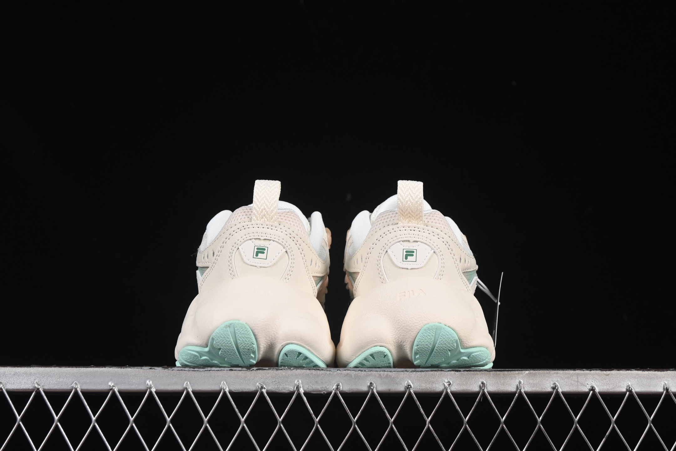 💰220纯原
Fila Fusion 蕨草2.0 斐乐潮牌休闲老爹鞋 F12W531101FGC
尺码：35.5 36 36.5 37.5 38 38.5 39 40 XMC3