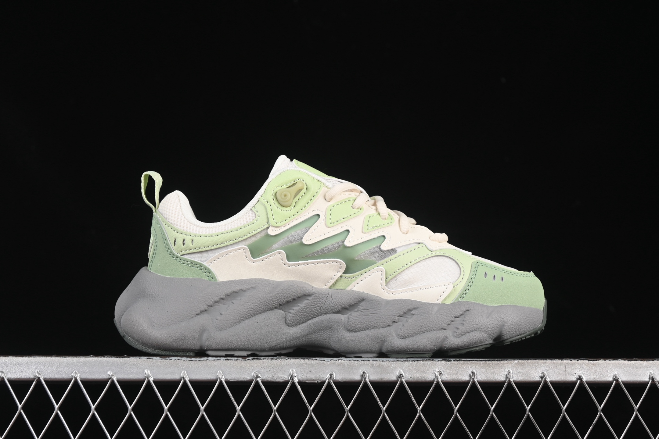 💰220纯原
Fila Fusion 蕨草2.0 斐乐潮牌休闲老爹鞋 F12W531101FVA
尺码：35.5 36 36.5 37.5 38 38.5 39 40 XMC3