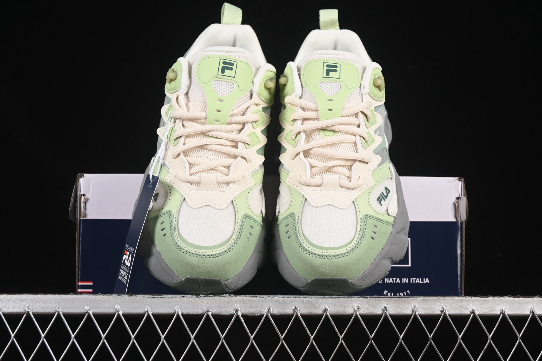 💰220纯原
Fila Fusion 蕨草2.0 斐乐潮牌休闲老爹鞋 F12W531101FVA
尺码：35.5 36 36.5 37.5 38 38.5 39 40 XMC3