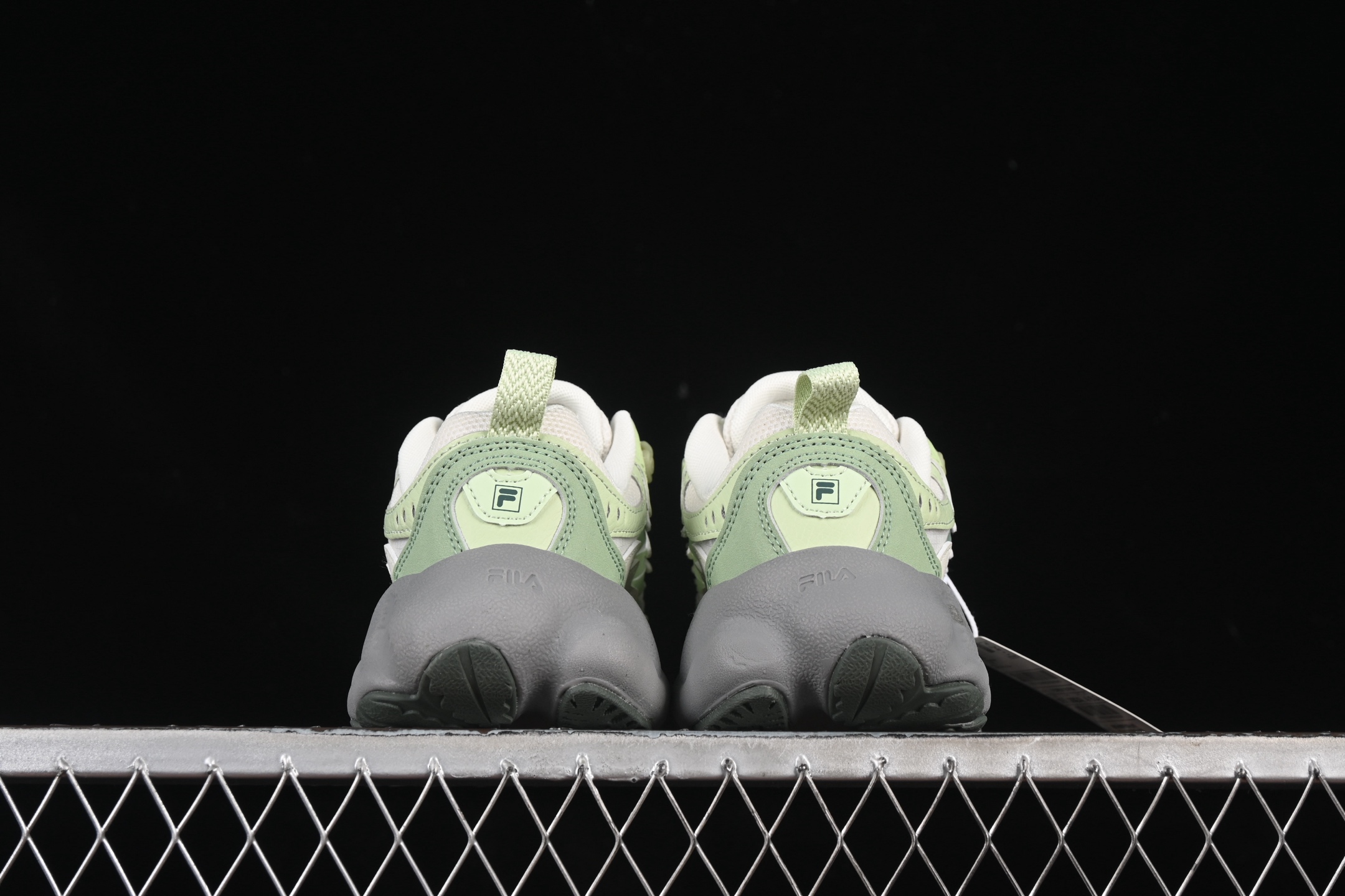 💰220纯原
Fila Fusion 蕨草2.0 斐乐潮牌休闲老爹鞋 F12W531101FVA
尺码：35.5 36 36.5 37.5 38 38.5 39 40 XMC3