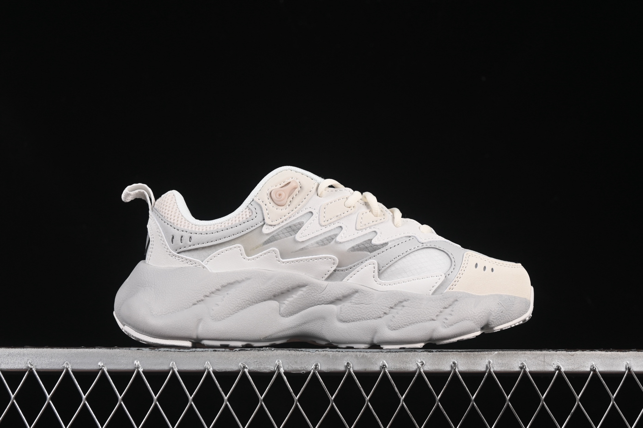 💰220纯原
 Fila Fusion 蕨草2.0 斐乐潮牌休闲老爹鞋 F12W531101FAB
尺码：35.5 36 36.5 37.5 38 38.5 39 40 XMC3
