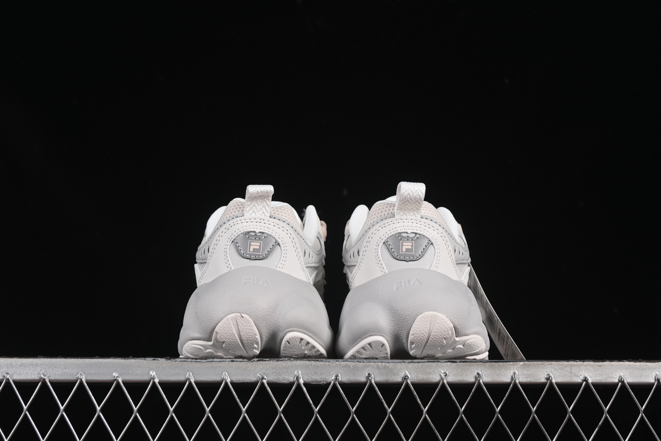 💰220纯原
 Fila Fusion 蕨草2.0 斐乐潮牌休闲老爹鞋 F12W531101FAB
尺码：35.5 36 36.5 37.5 38 38.5 39 40 XMC3