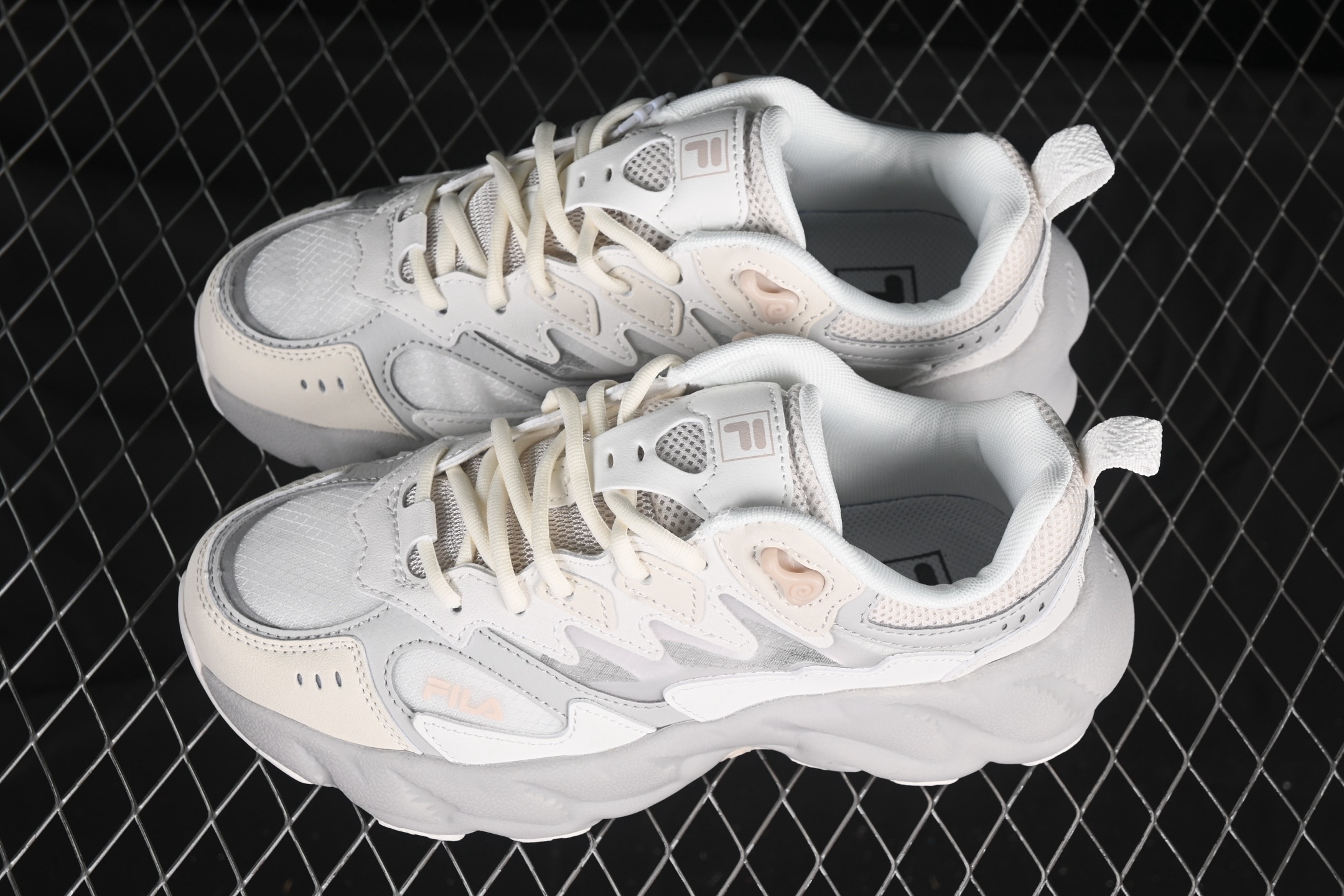 💰220纯原
 Fila Fusion 蕨草2.0 斐乐潮牌休闲老爹鞋 F12W531101FAB
尺码：35.5 36 36.5 37.5 38 38.5 39 40 XMC3