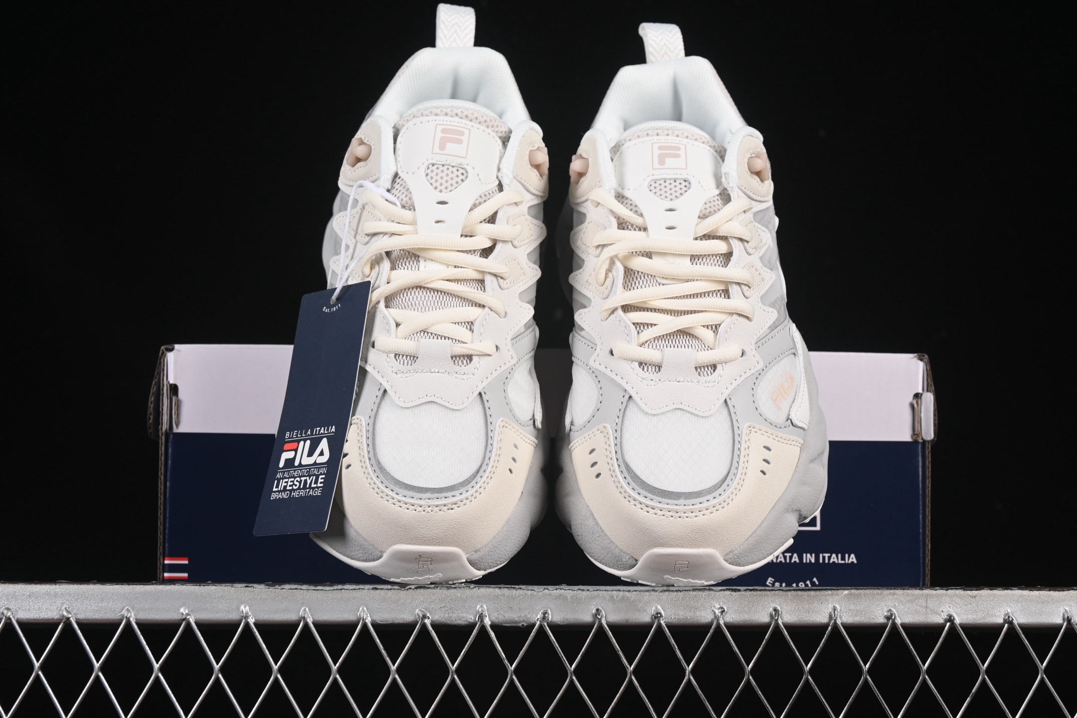💰220纯原
 Fila Fusion 蕨草2.0 斐乐潮牌休闲老爹鞋 F12W531101FAB
尺码：35.5 36 36.5 37.5 38 38.5 39 40 XMC3