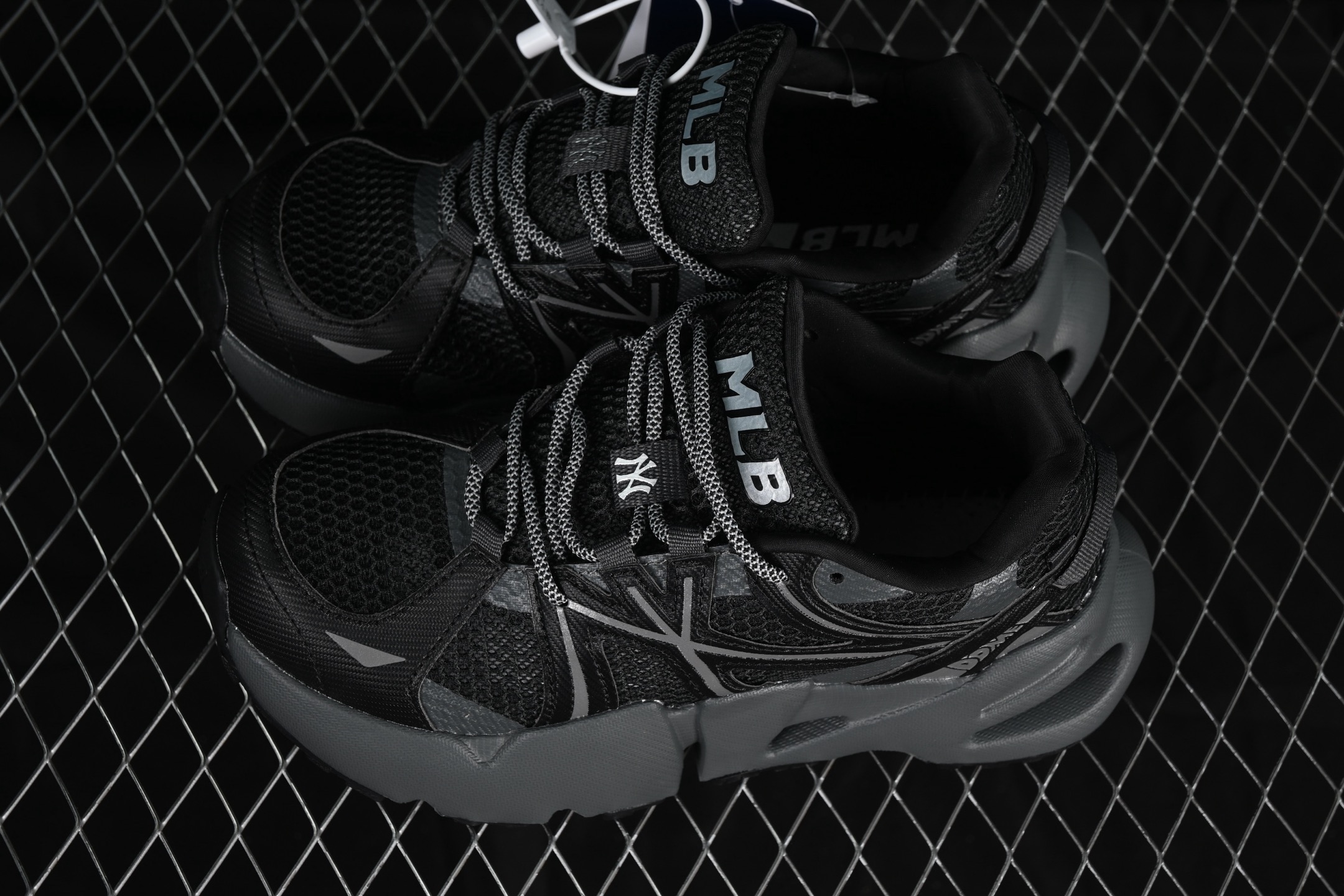 💰240纯原
NY MLB Dome Runner 纽约洋基队 厚底镂空增高休闲跑鞋 3ARND015N50BKS
尺码：35 36 36.5 37.5 38 38.5 39 40 40.5 41 42 42.5 43 44 44.5 45 N.C3
