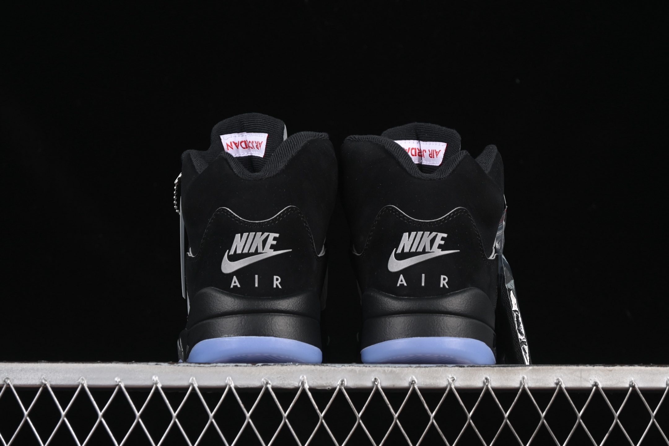 💰380纯原
Air Jordan 5 Black "Metallic Reimagined" AJ5 乔5黑银 头层篮球鞋 HF3975-001
尺码:40 40.5 41 42 42.5 43 44 44.5 45 46 47.5 48.5 LTE5