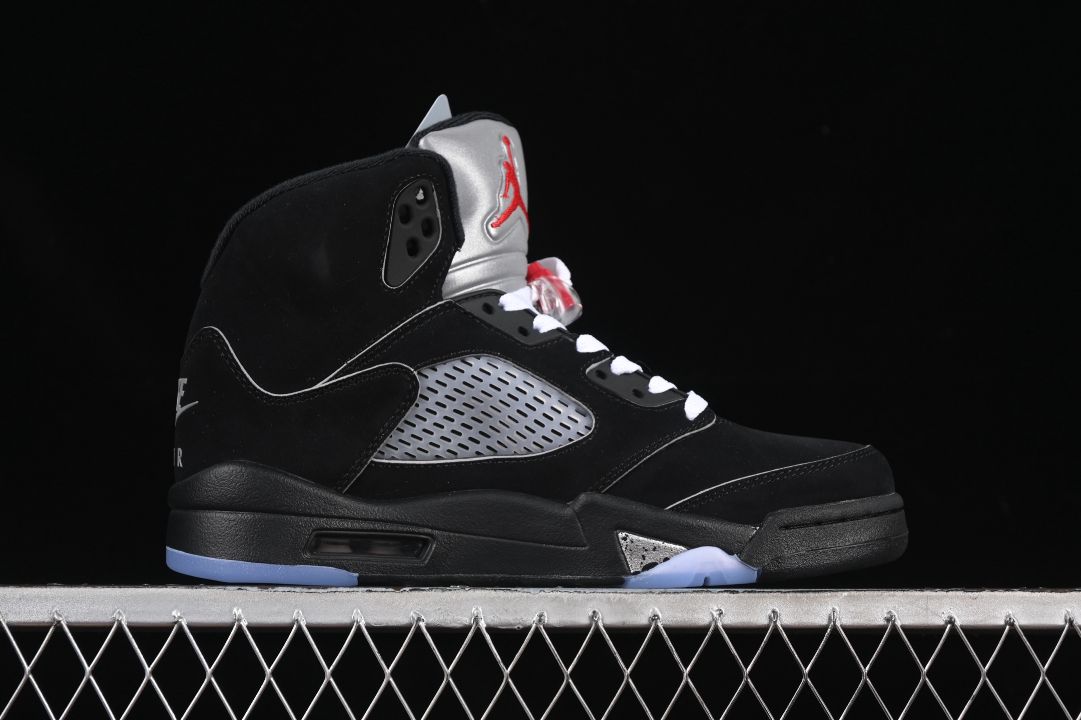 💰380纯原
Air Jordan 5 Black "Metallic Reimagined" AJ5 乔5黑银 头层篮球鞋 HF3975-001
尺码:40 40.5 41 42 42.5 43 44 44.5 45 46 47.5 48.5 LTE5