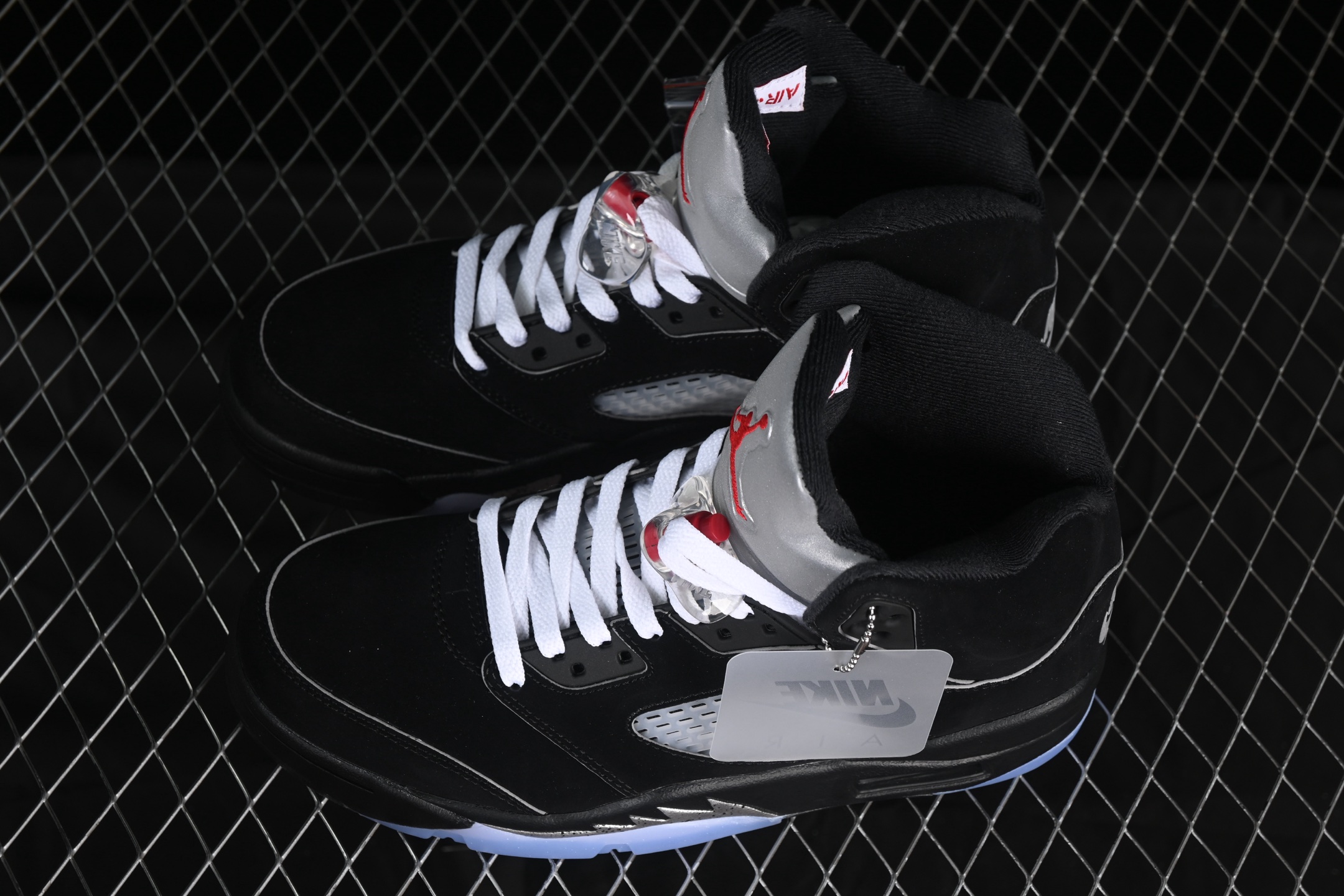 💰380纯原
Air Jordan 5 Black "Metallic Reimagined" AJ5 乔5黑银 头层篮球鞋 HF3975-001
尺码:40 40.5 41 42 42.5 43 44 44.5 45 46 47.5 48.5 LTE5