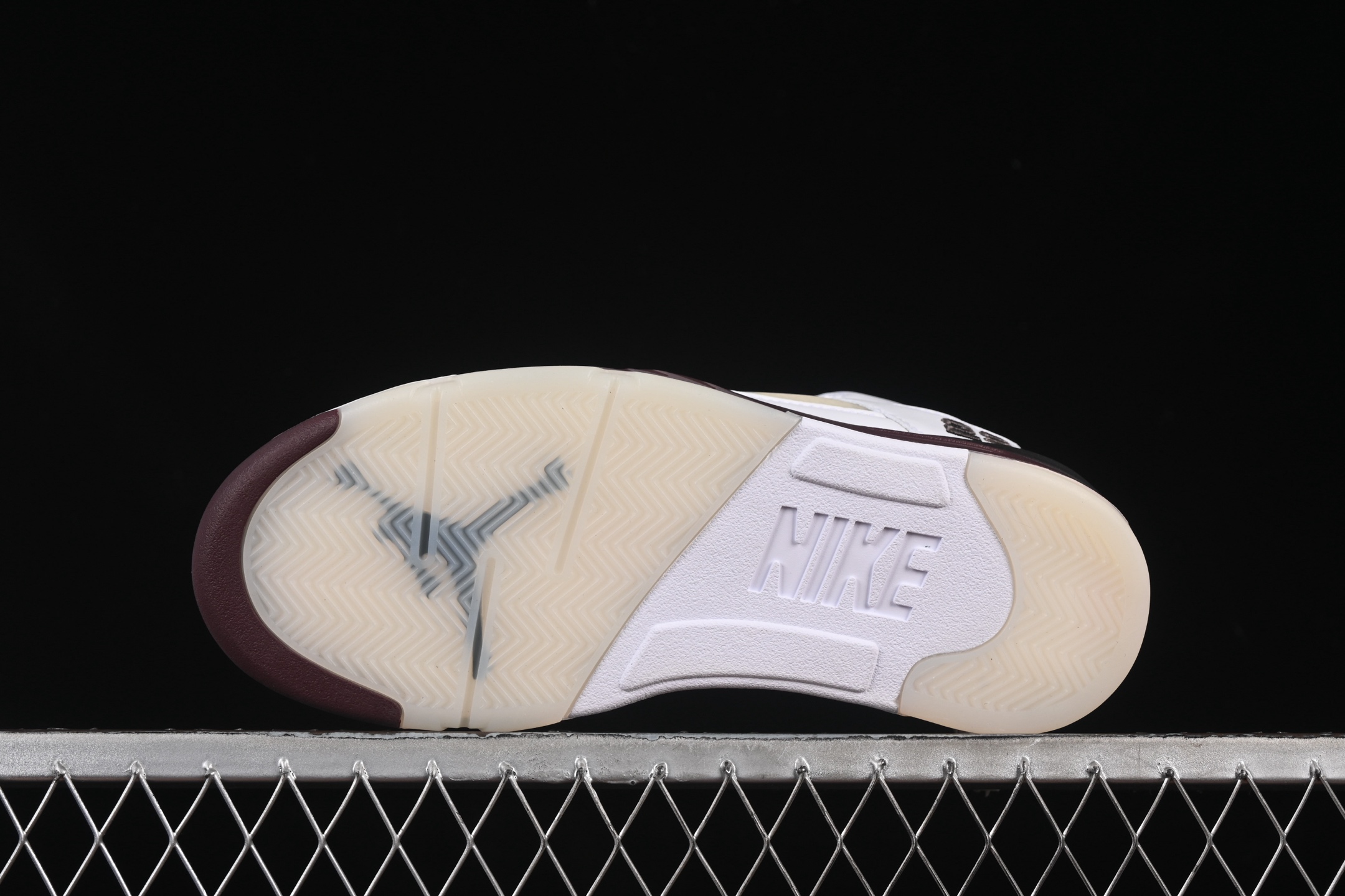 💰380纯原
A Ma Maniere x Air Jordan 5 Retro "Violet Ore" AJ5 乔5 白酒红 头层篮球鞋 IB1528-100
尺码:40 40.5 41 42 42.5 43 44 44.5 45 46 47.5 48.5 LTE5