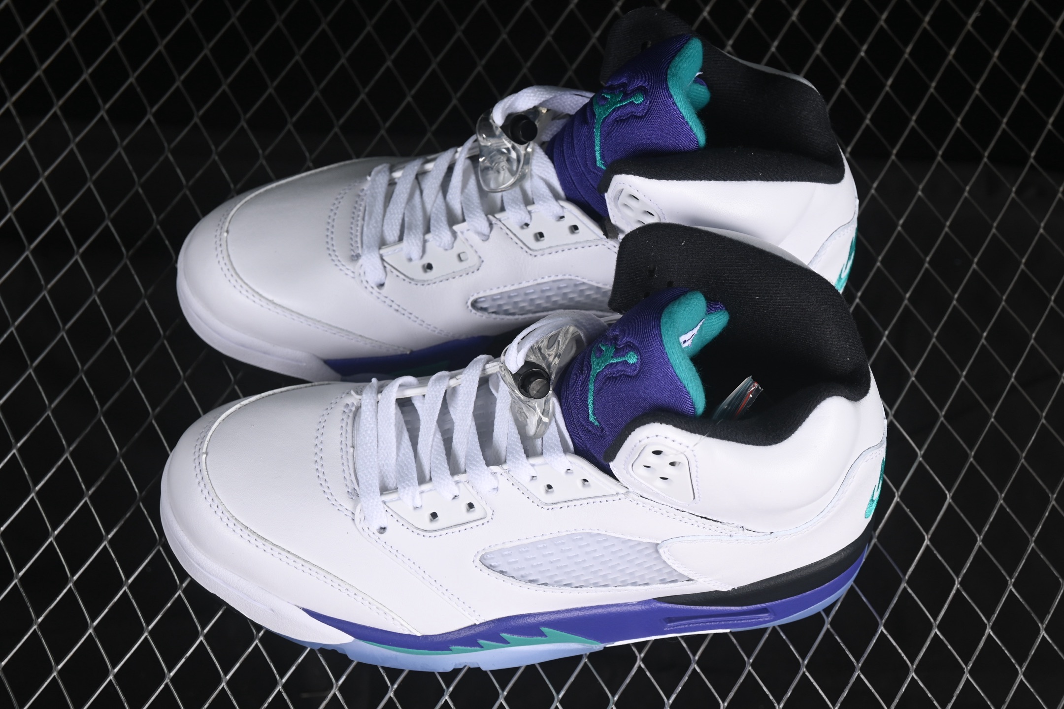 💰380纯原
 Air Jordan 5 OG "Grape" AJ5 乔5白葡萄 头层篮球鞋 HQ7978-100
尺码：40 40.5 41 42 42.5 43 44 44.5 45 46 47.5 48.5 LTE5