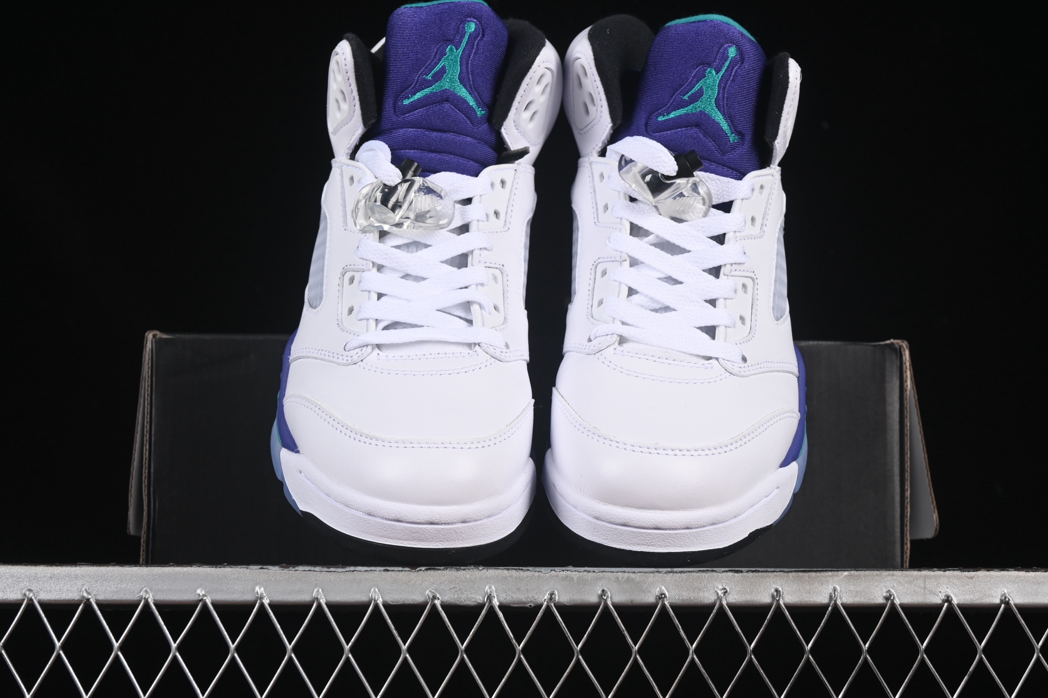 💰380纯原
 Air Jordan 5 OG "Grape" AJ5 乔5白葡萄 头层篮球鞋 HQ7978-100
尺码：40 40.5 41 42 42.5 43 44 44.5 45 46 47.5 48.5 LTE5