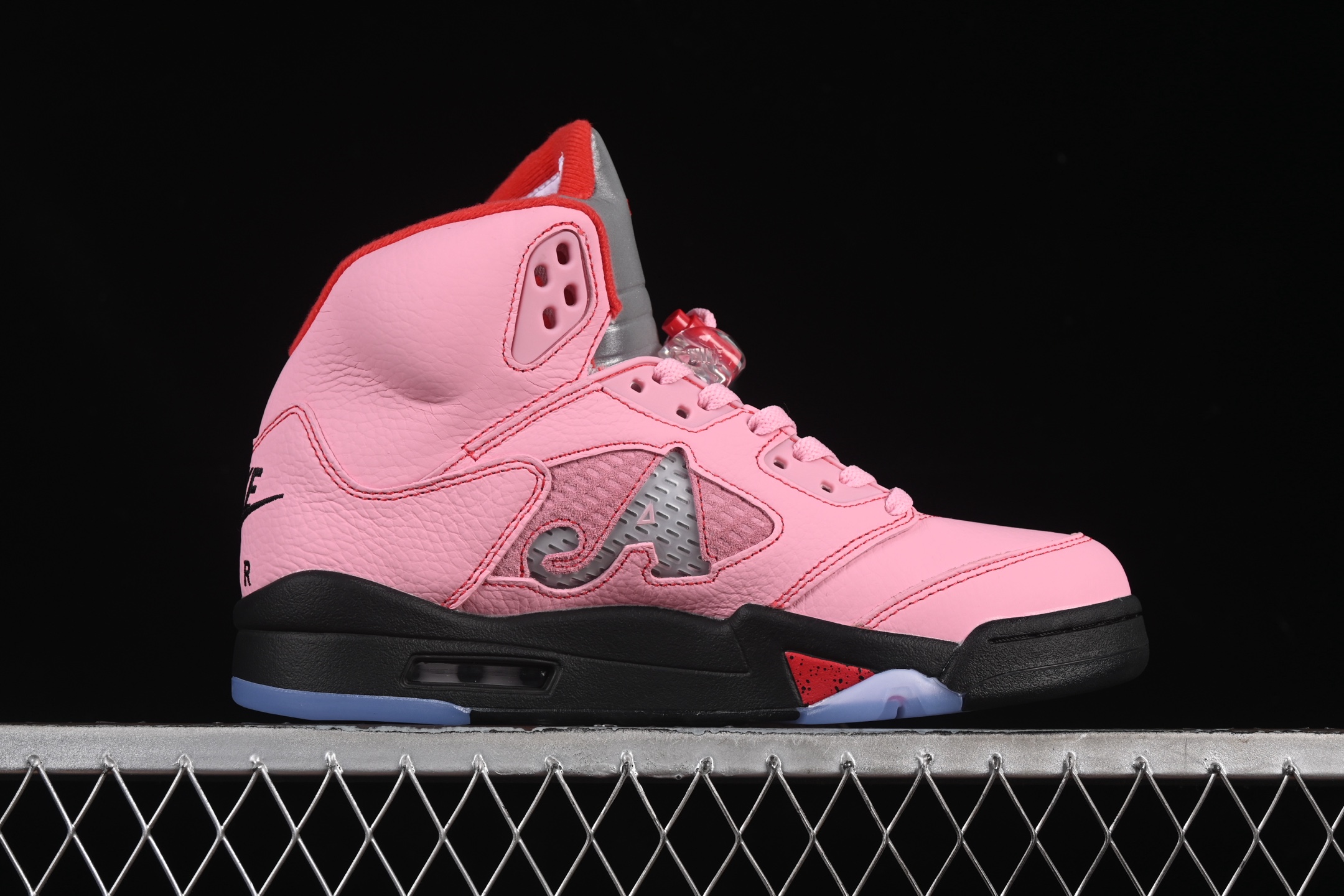 💰440顶级
Awake NY x Air Jordan 5 "Arctic Pink" AJ5 乔5联名款粉色 DV4982-600
#鞋身以大面积淡粉色为主色调,最大的亮点是AJ5标志性的透气网格以Awake NY标志性Logo呈现!
尺码:36 36.5 37.5 38 38.5 39 40 40.5 41 42 42.5 43 44 44.5 45 46 47.5 48.5 LTE5