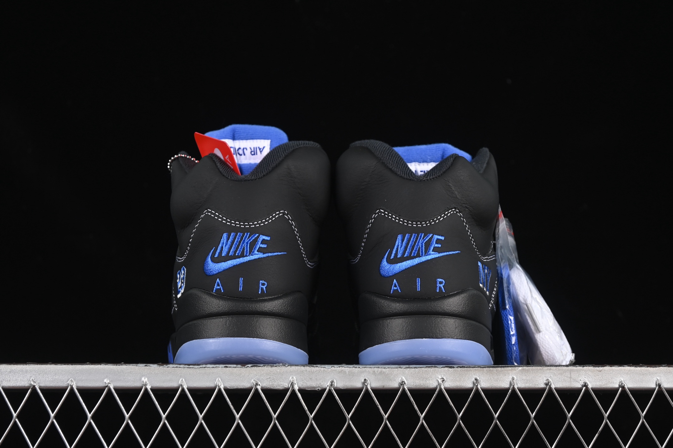 💰440纯原
Awake NY x Air Jordan 5 "Arctic Pink" AJ5 乔5联名款粉色 DV4982-004
#鞋身以大面积淡粉色为主色调,最大的亮点是AJ5标志性的透气网格以Awake NY标志性Logo呈现!
尺码:40 40.5 41 42 42.5 43 44 44.5 45 46 47.5 48.5 LTE5
