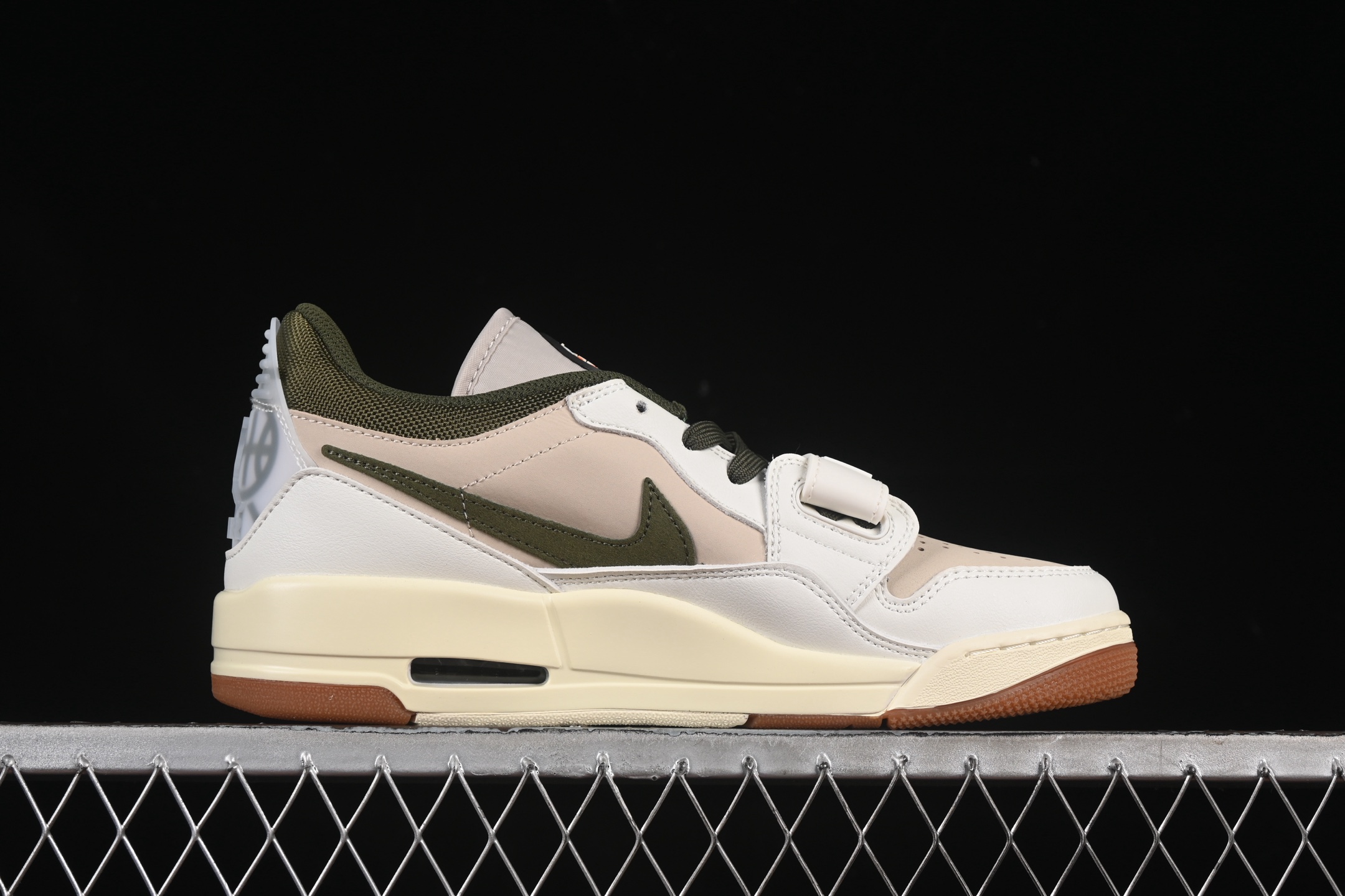 💰240公司级💰280纯原
Air Jordan Legacy 312 Low AJ312 乔312 头层 魔术贴三合一板鞋 IB8856-121
尺码:36 36.5 37.5 38 38.5 39 40 40.5 41 42 42.5 43 44 44.5 45 46 ZZC3